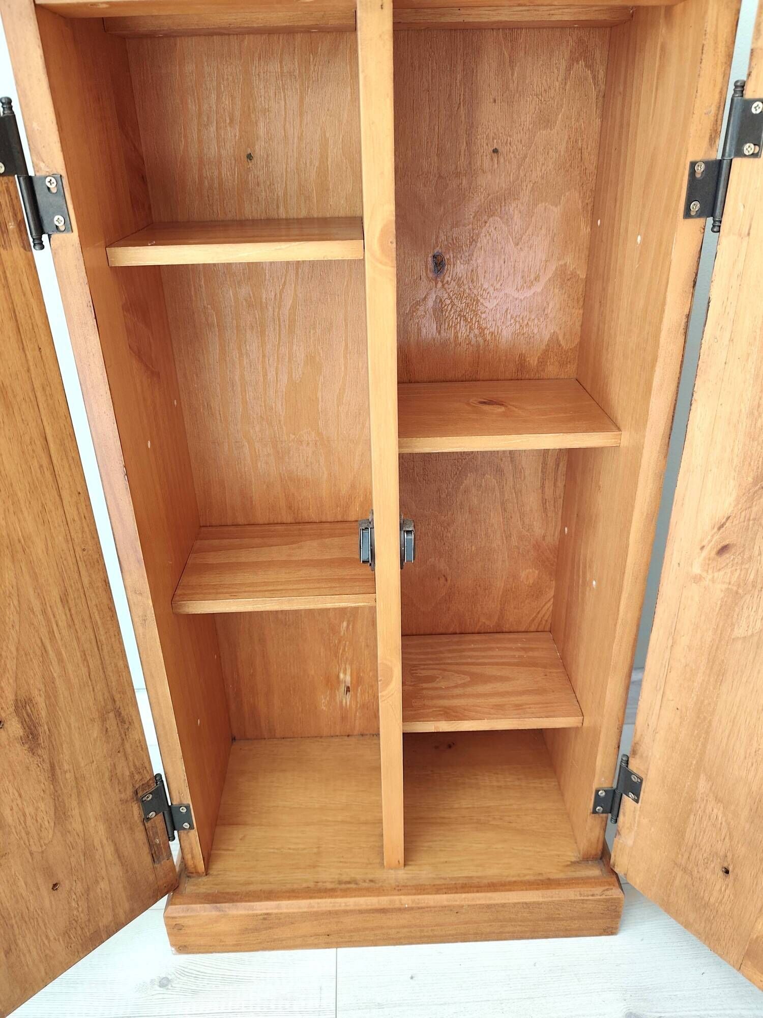 Small wooden piece of furniture, cabinet style, false drawers.
