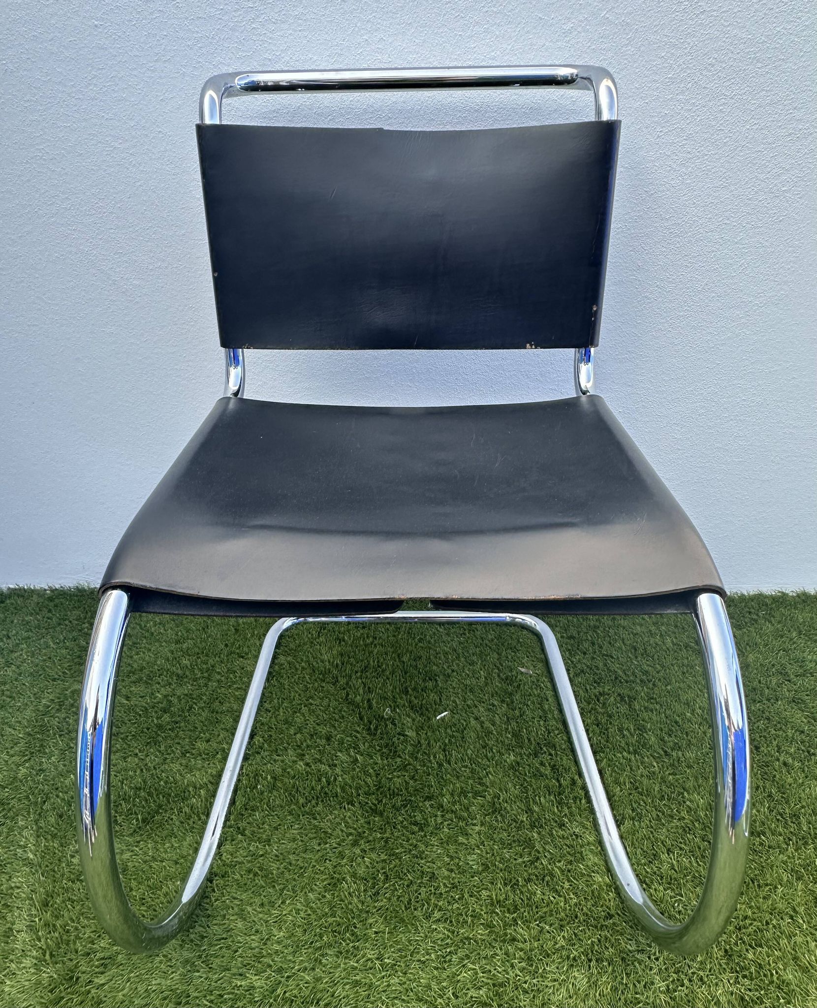 Pair of MR 10 chairs with Mies Van der Rohe laces, Knoll International