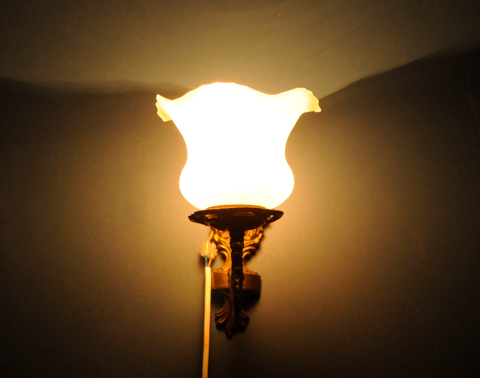 Art Deco wall lamp, brass and glass