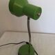 Lampe de table articulée flexible couleur vert olive métal chromé vintage.
