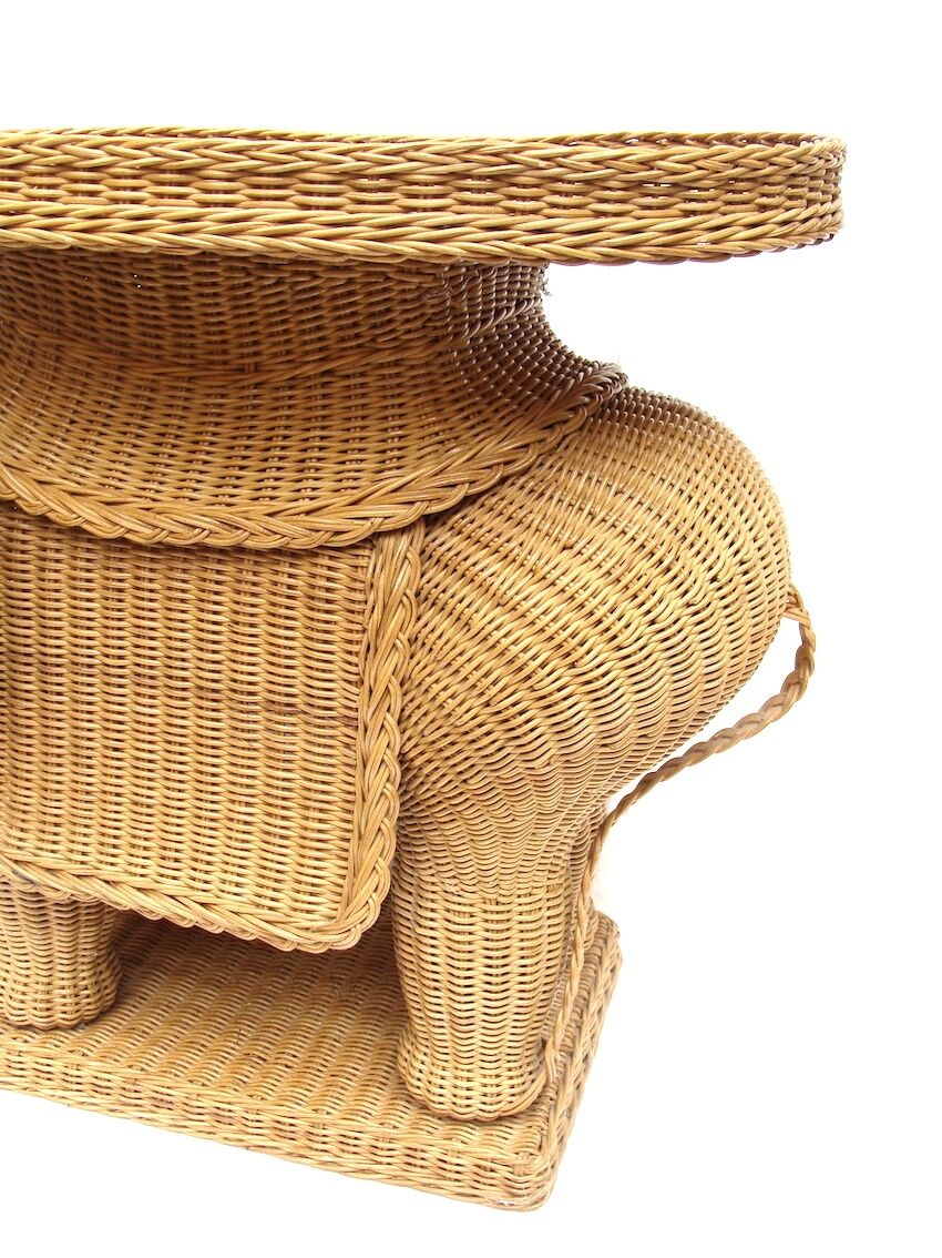 Elephant bass table in rattan.