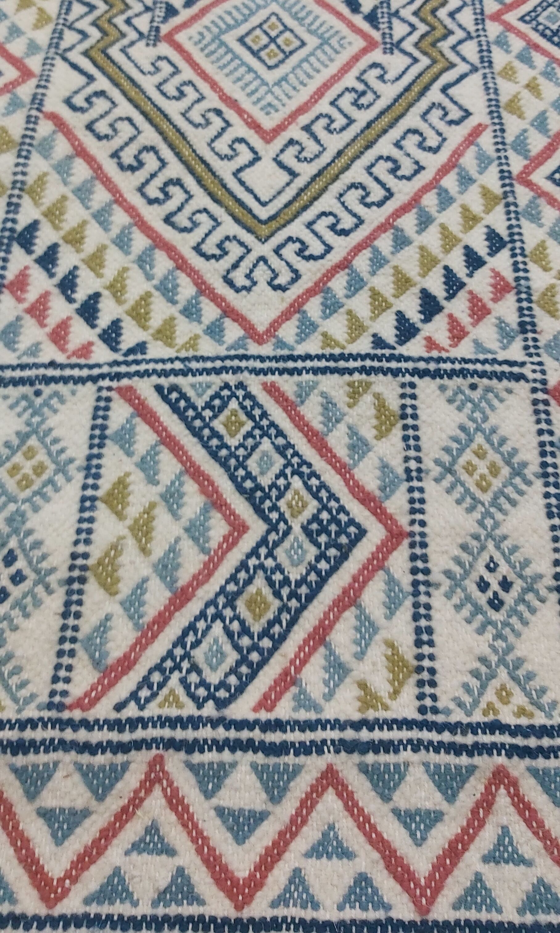 Hand-woven rugs in pure wool