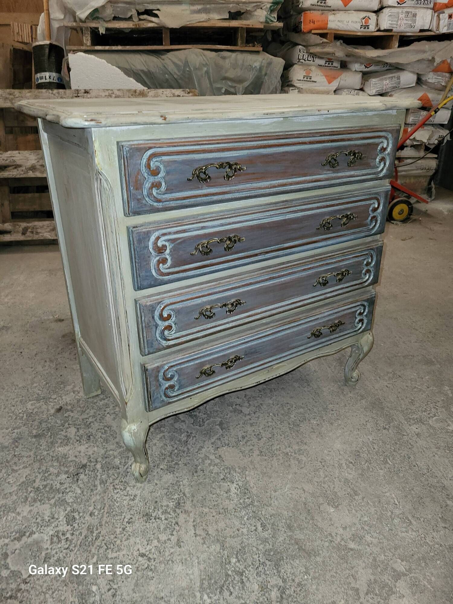 Chest of drawers with 4 drawers