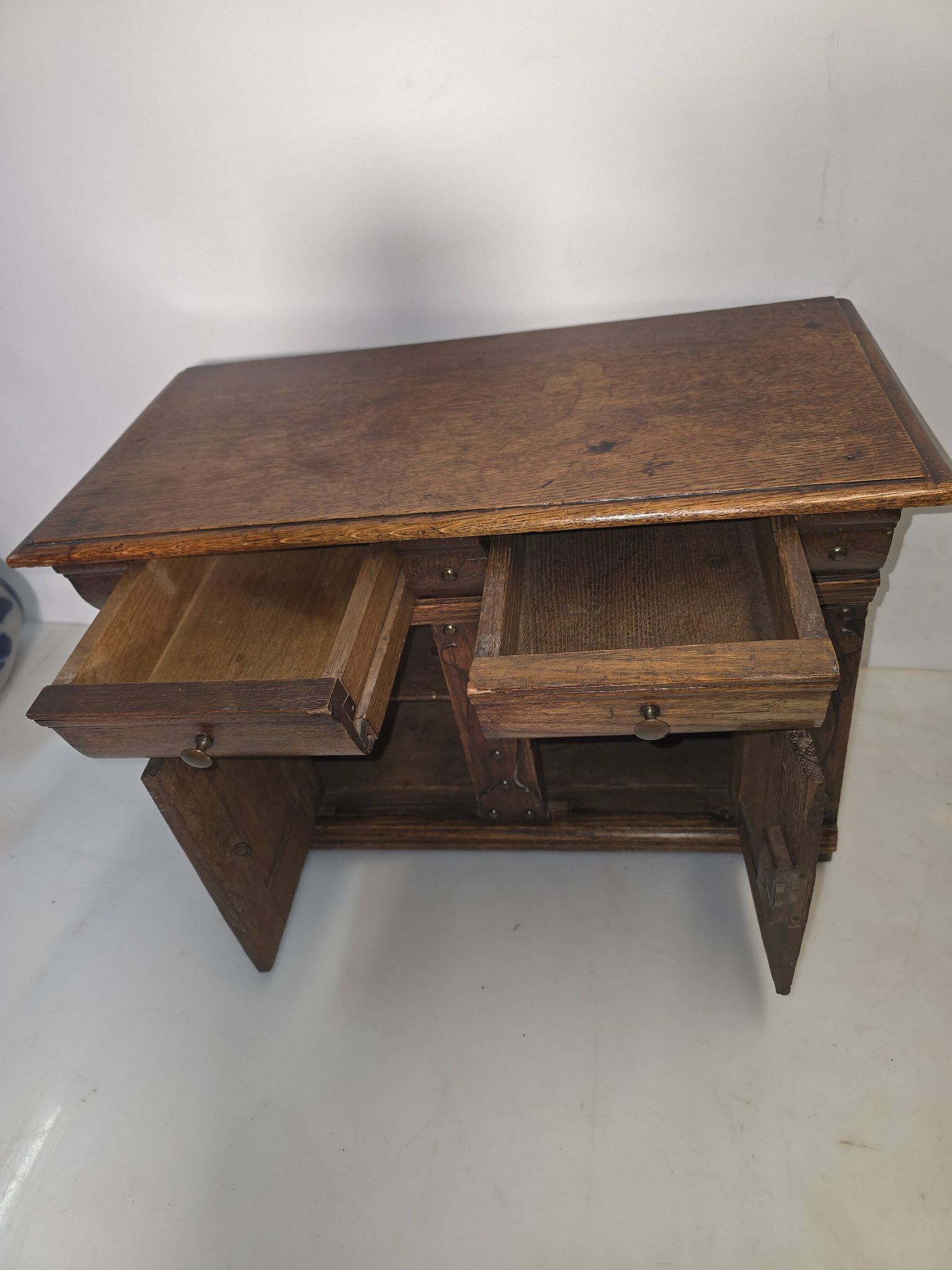 Masterpiece furniture in oak