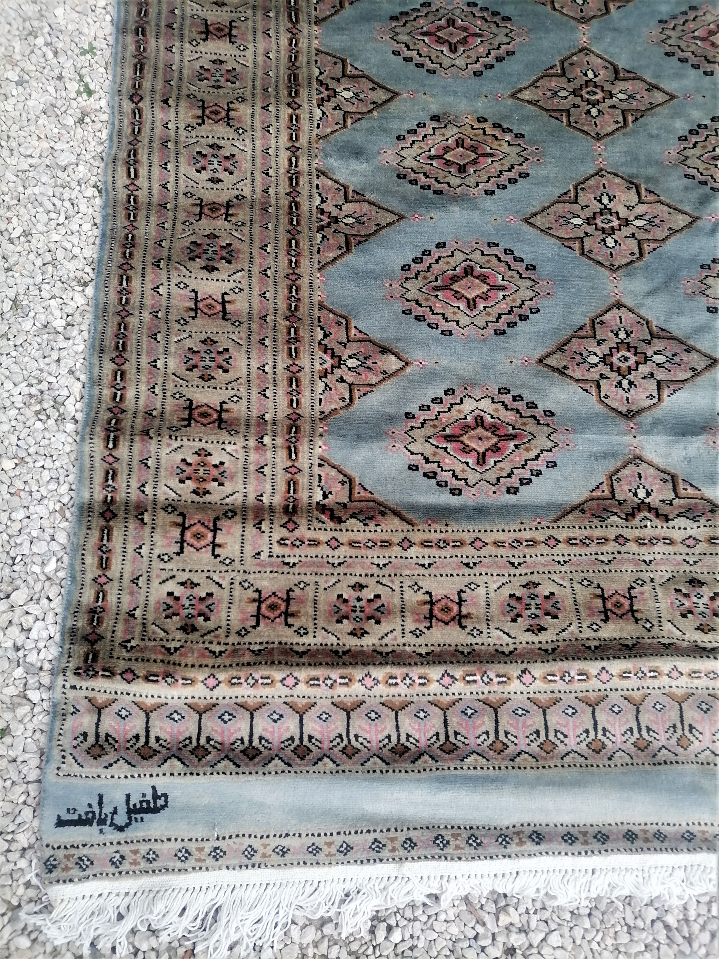 Old oriental carpet made hands. Signature. (175 x 125 )