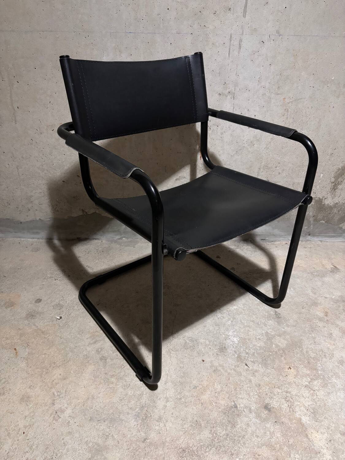 Bauhaus Cantilever Chair Black Leather on Black Chrome