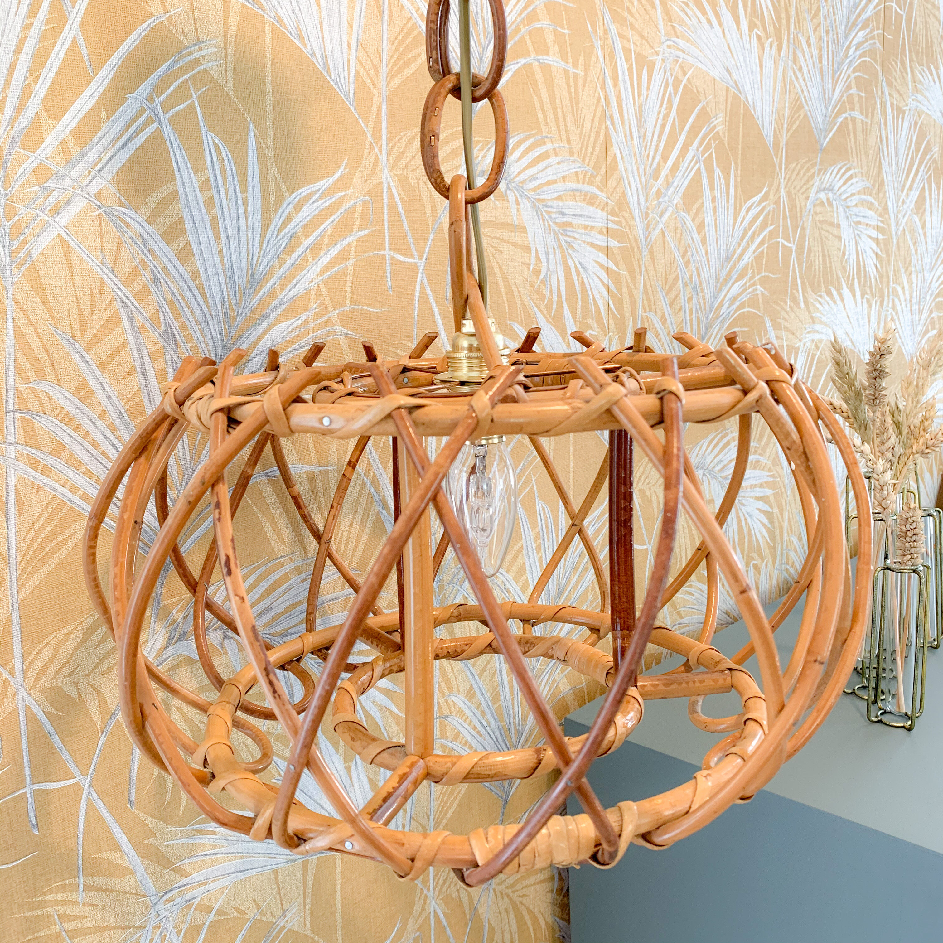 Suspension in rattan