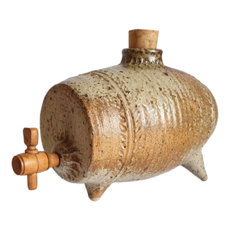 Berry sandstone barrel fountain