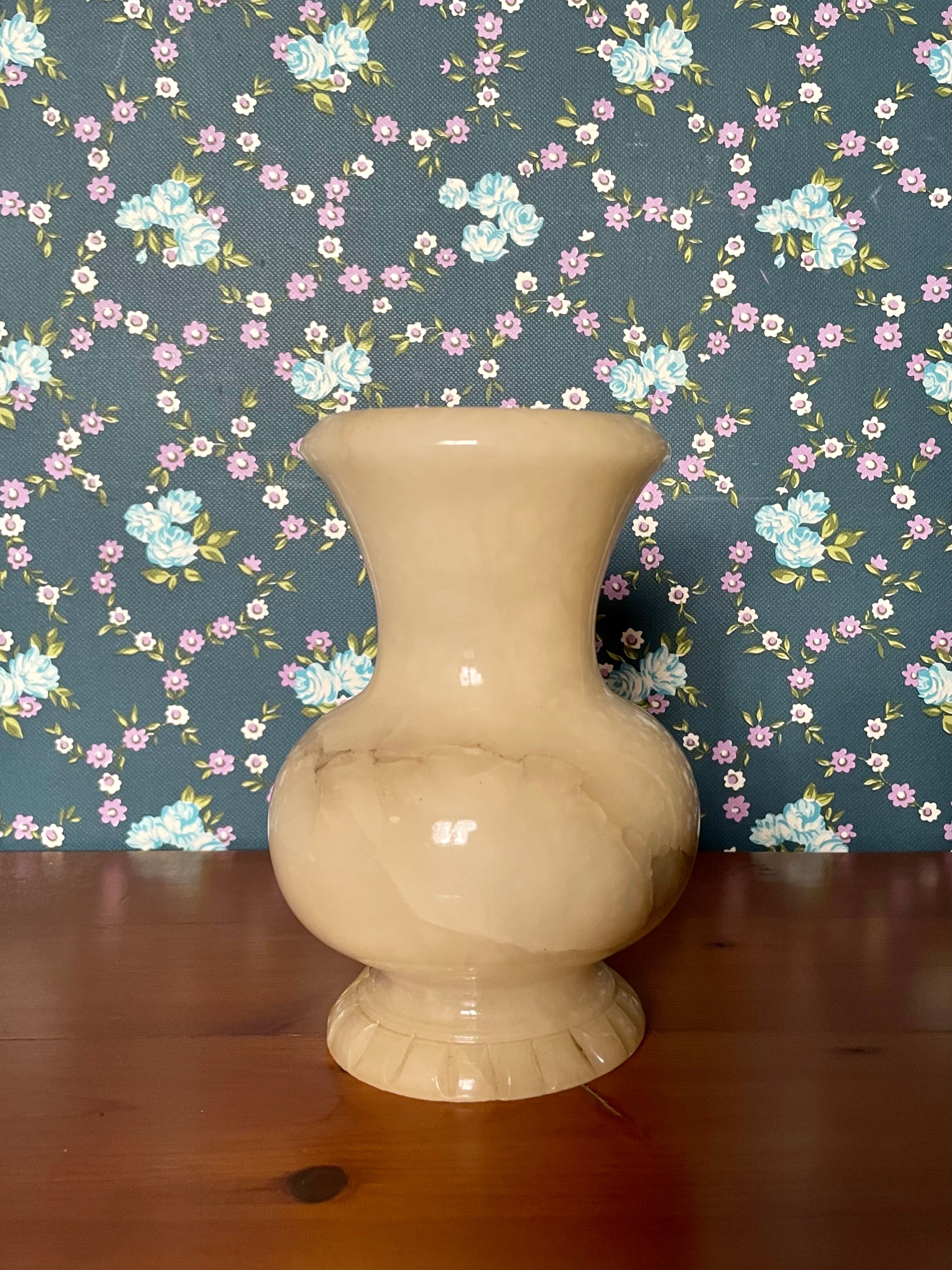 Vase en albâtre
