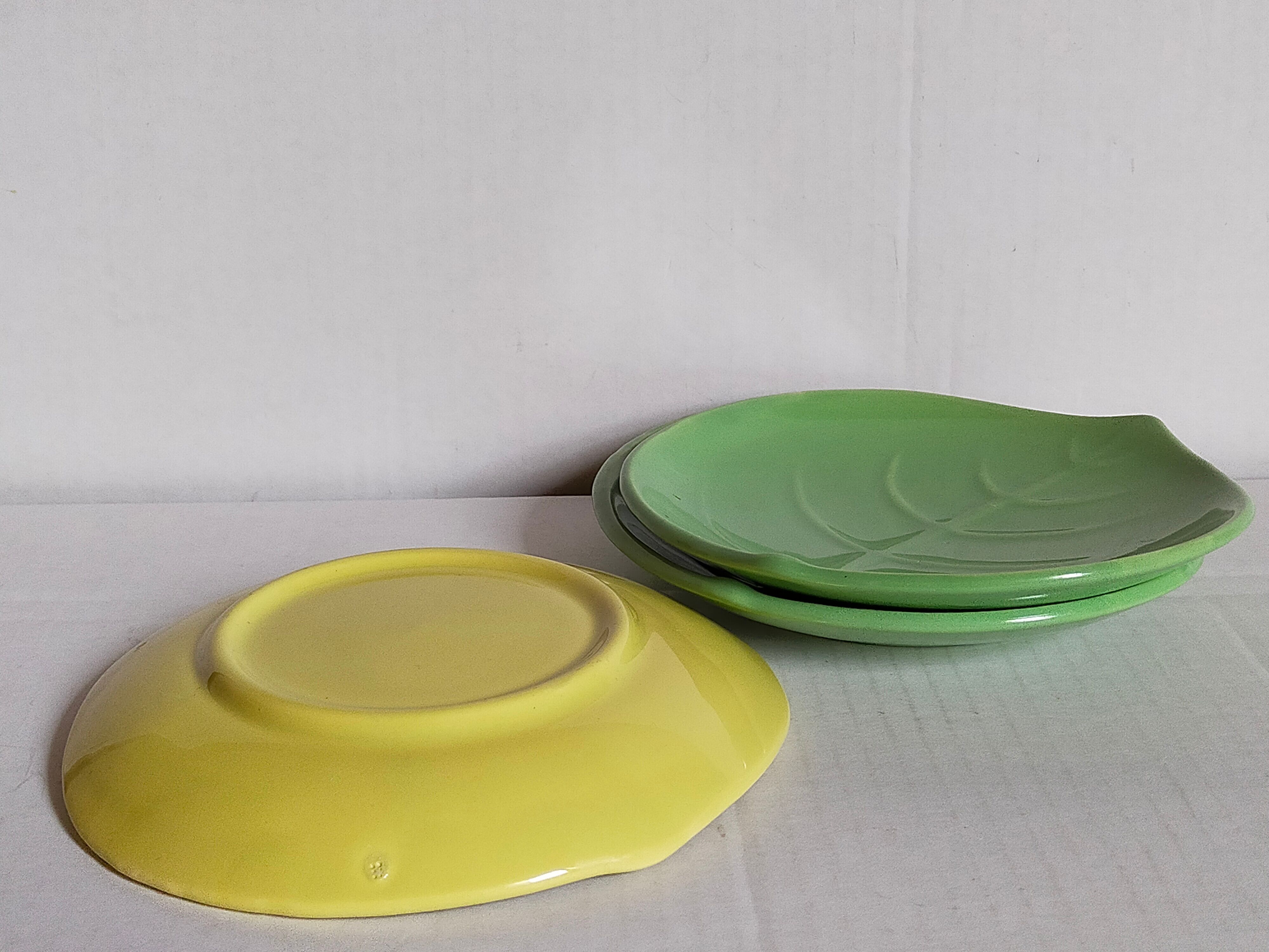 Three ceramic leaf cups 50s