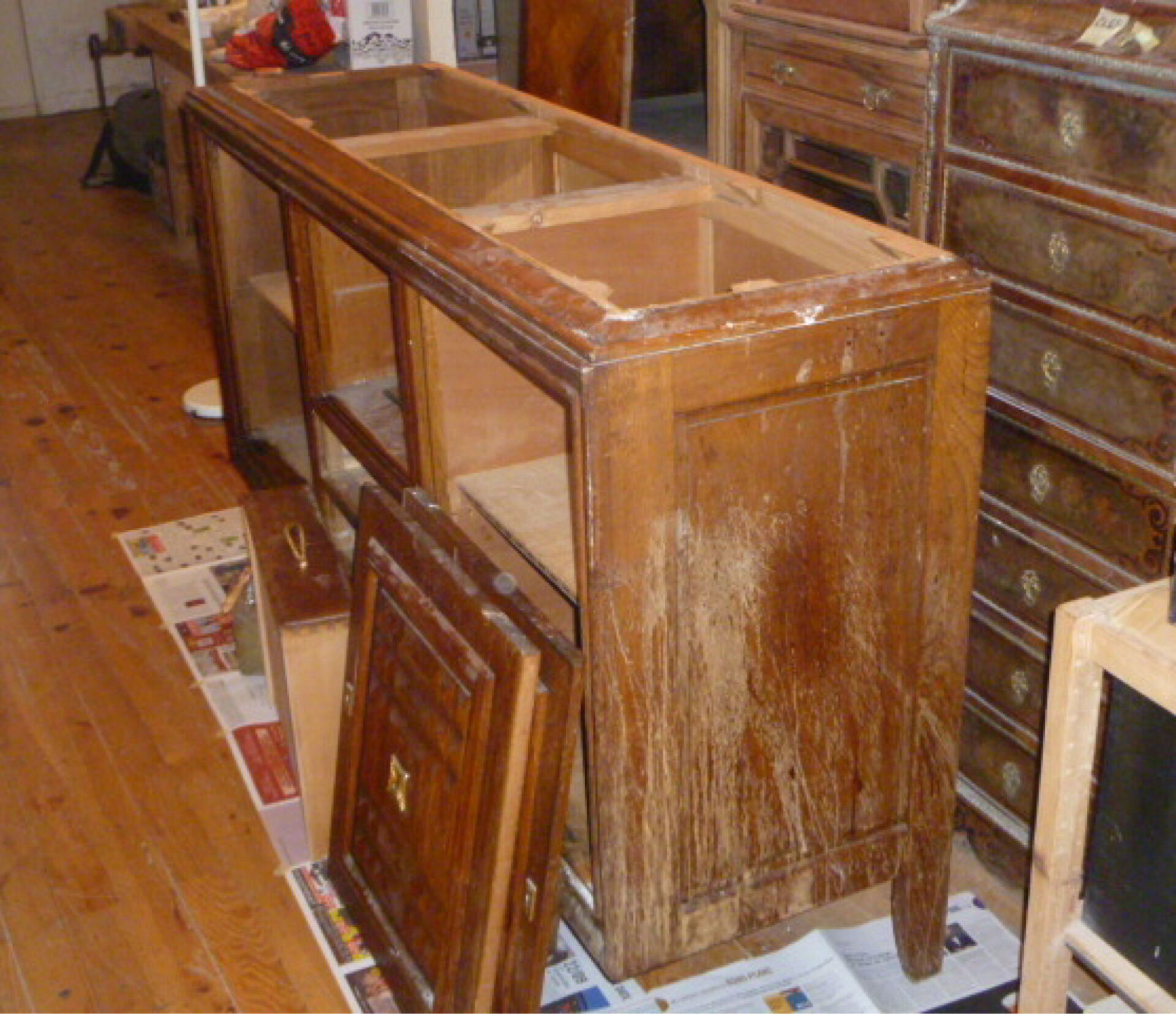 Buffet from the 1940s-50s inspired by Art Deco