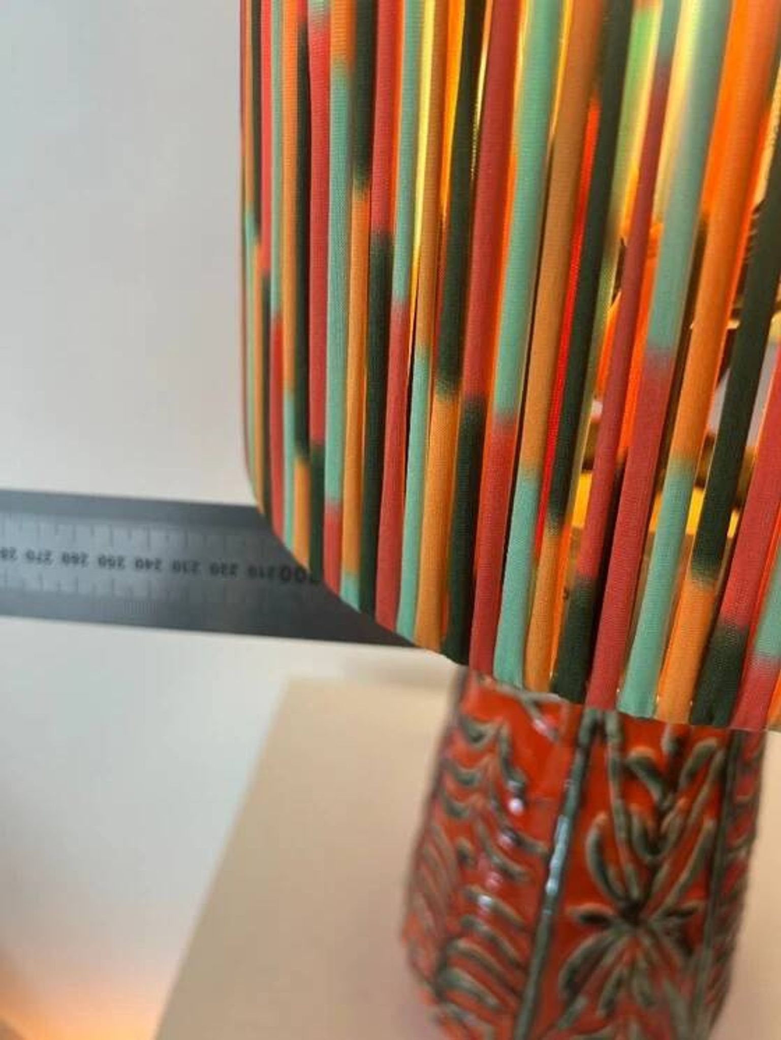 Lampe de table d'ambiance upcyclée à partir d'un vase en céramique Übelacker.