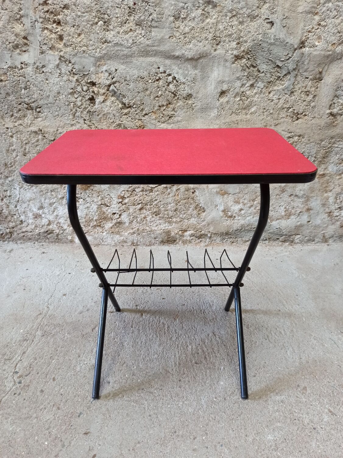 Table porte revue 1950 rouge et noire
