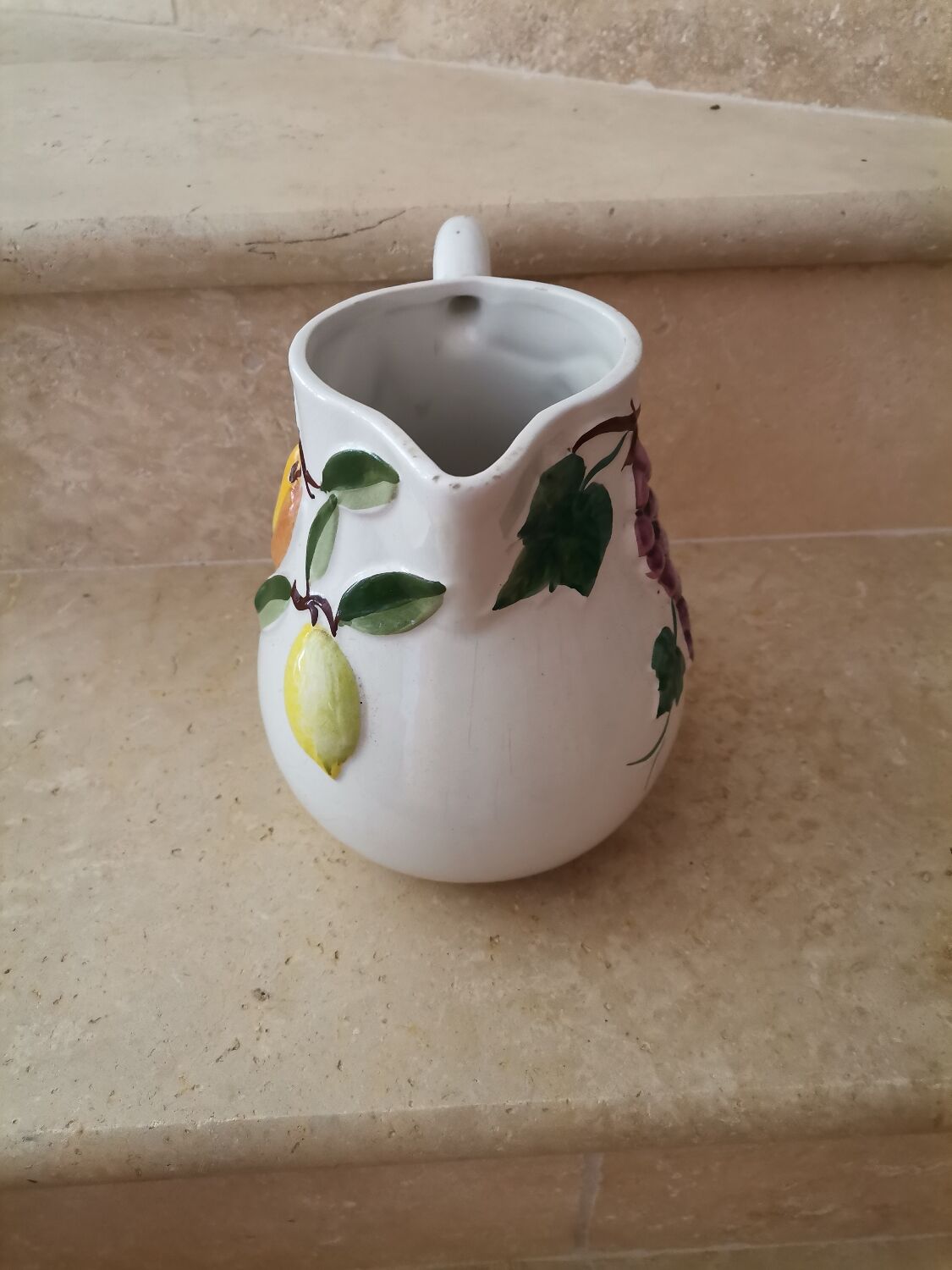 Carafe barbotine fruit