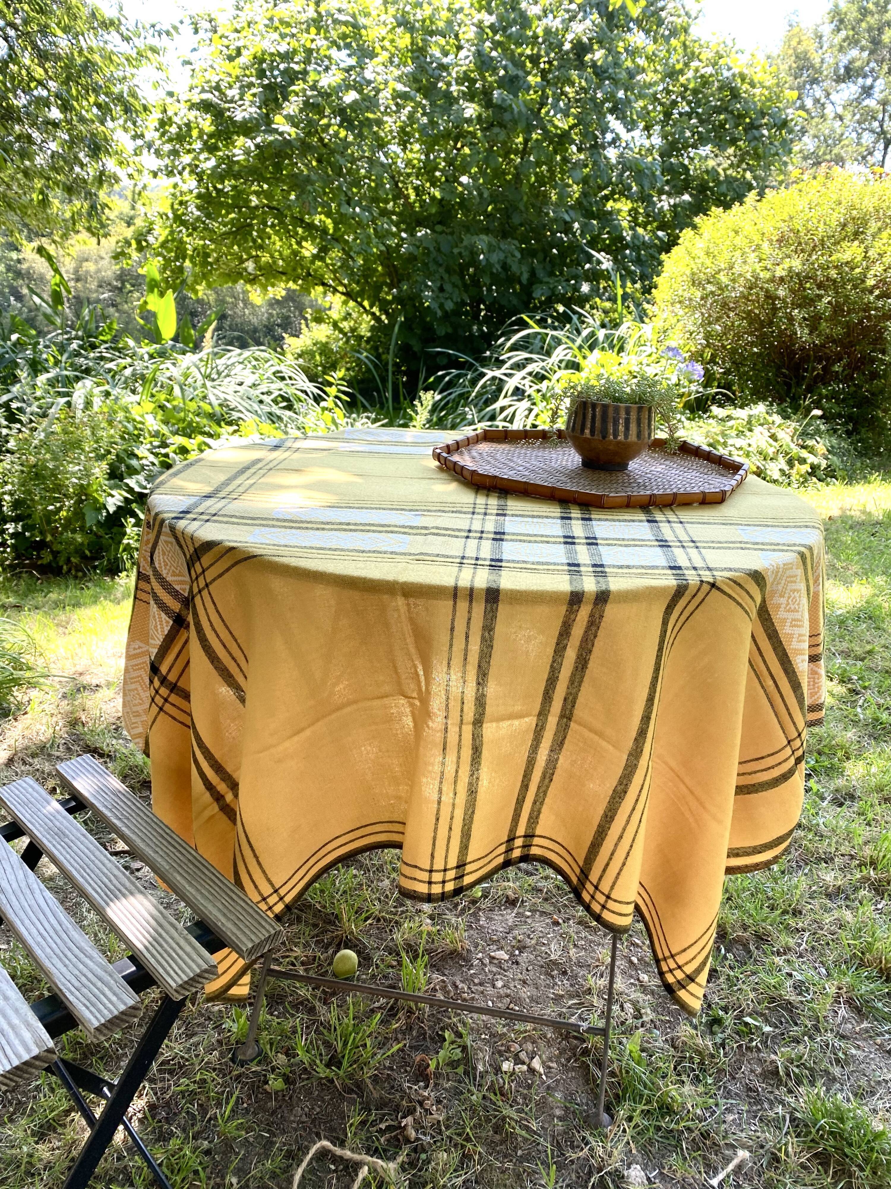 Square vintage tablecloth 140x140
