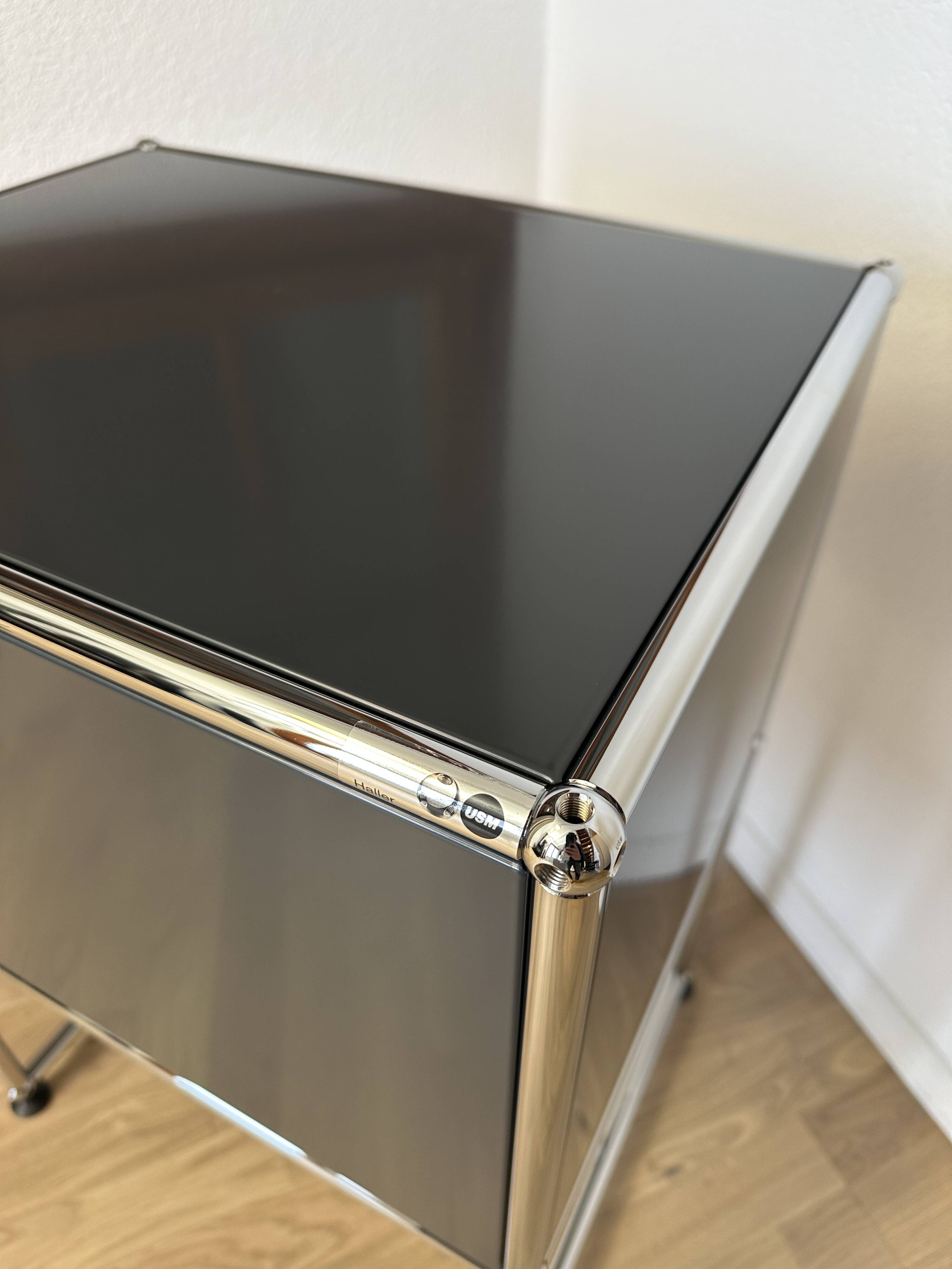 USM Haller side table in Anthracite Grey