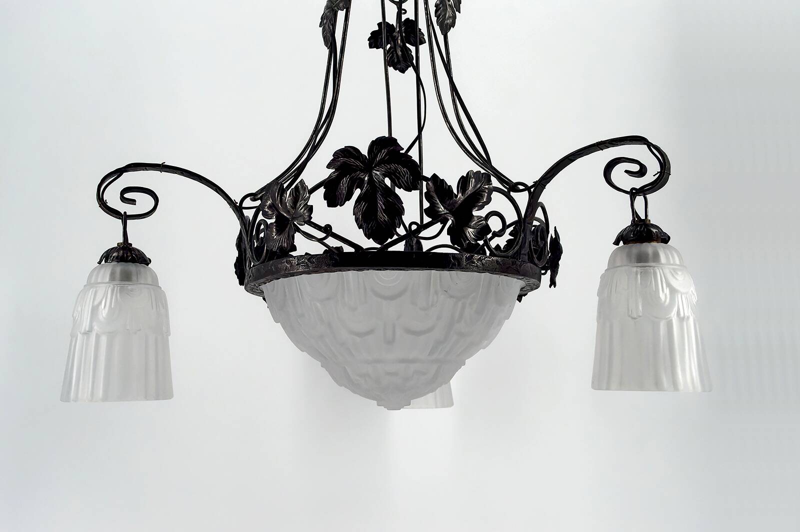 Wrought iron chandelier, tulips / pressed-molded glass bowl, Art Deco, 1930
