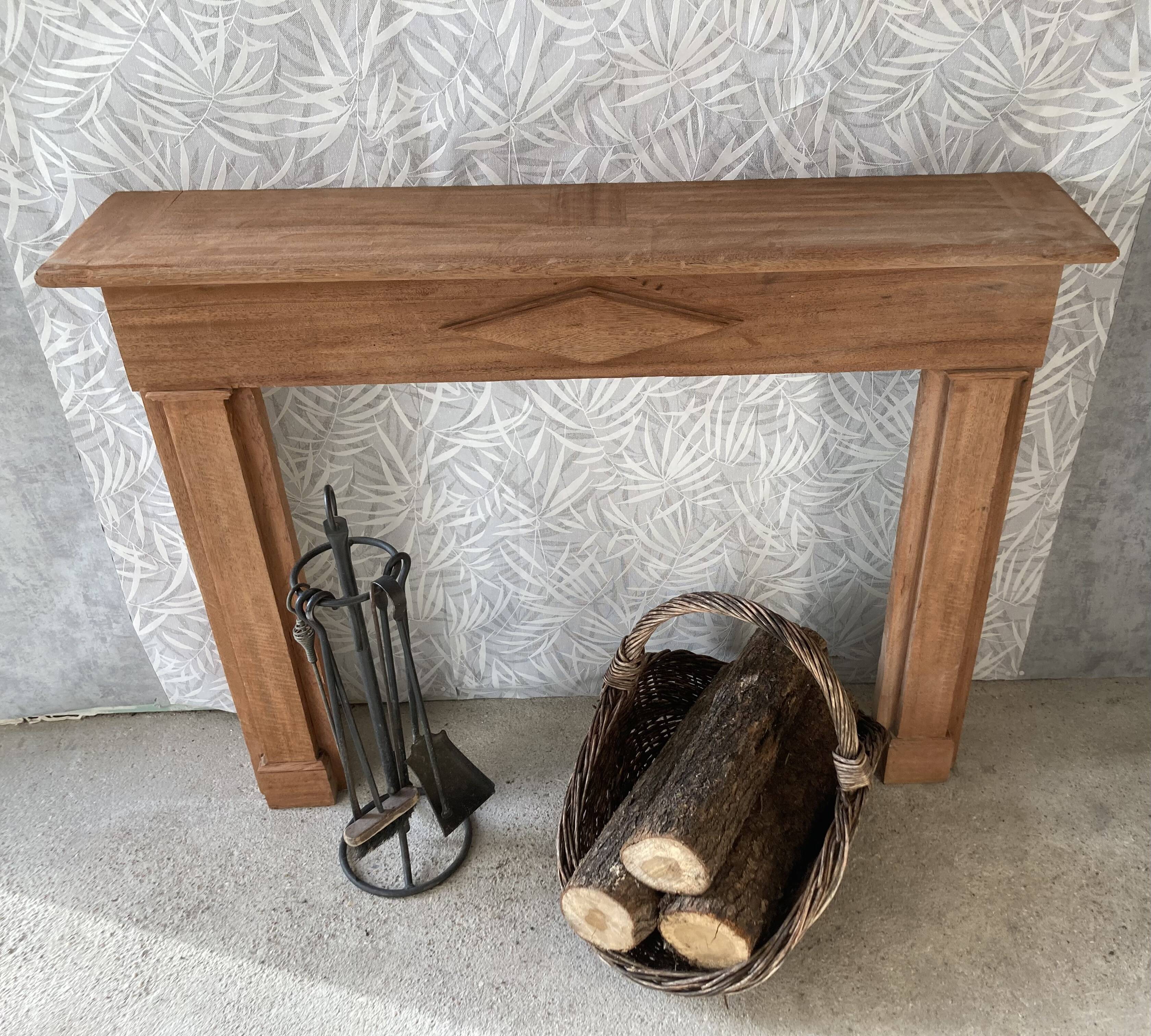 Fireplace mantle