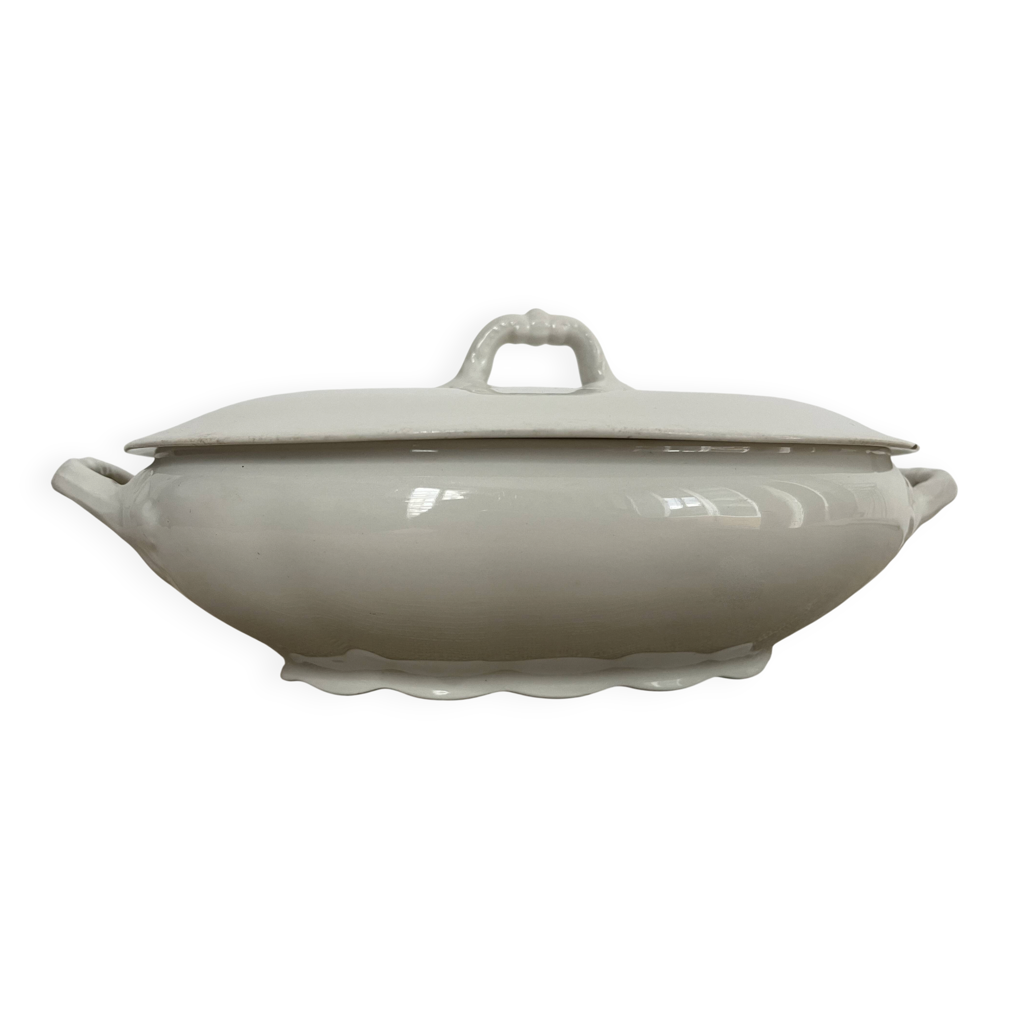 White earthenware vegetable dish, Maekin England