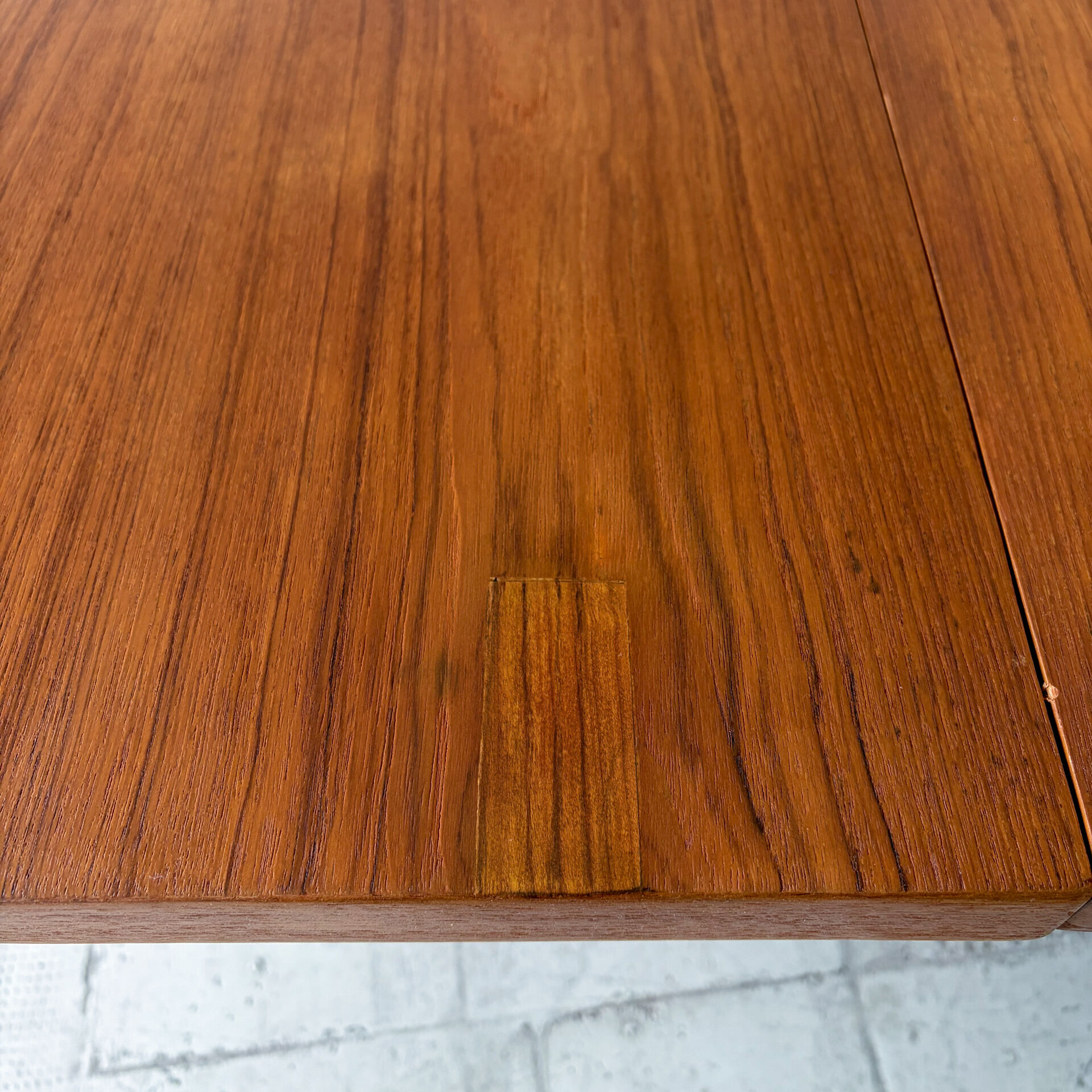 Silkeborg Round Teak Dining Table with Extensions