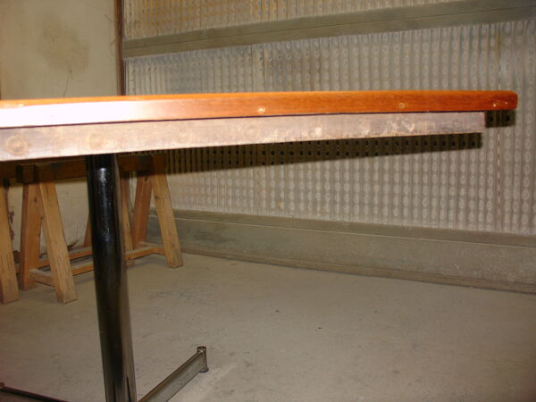 Table carré en mosaique de bois massif et pied chromé vers 1970