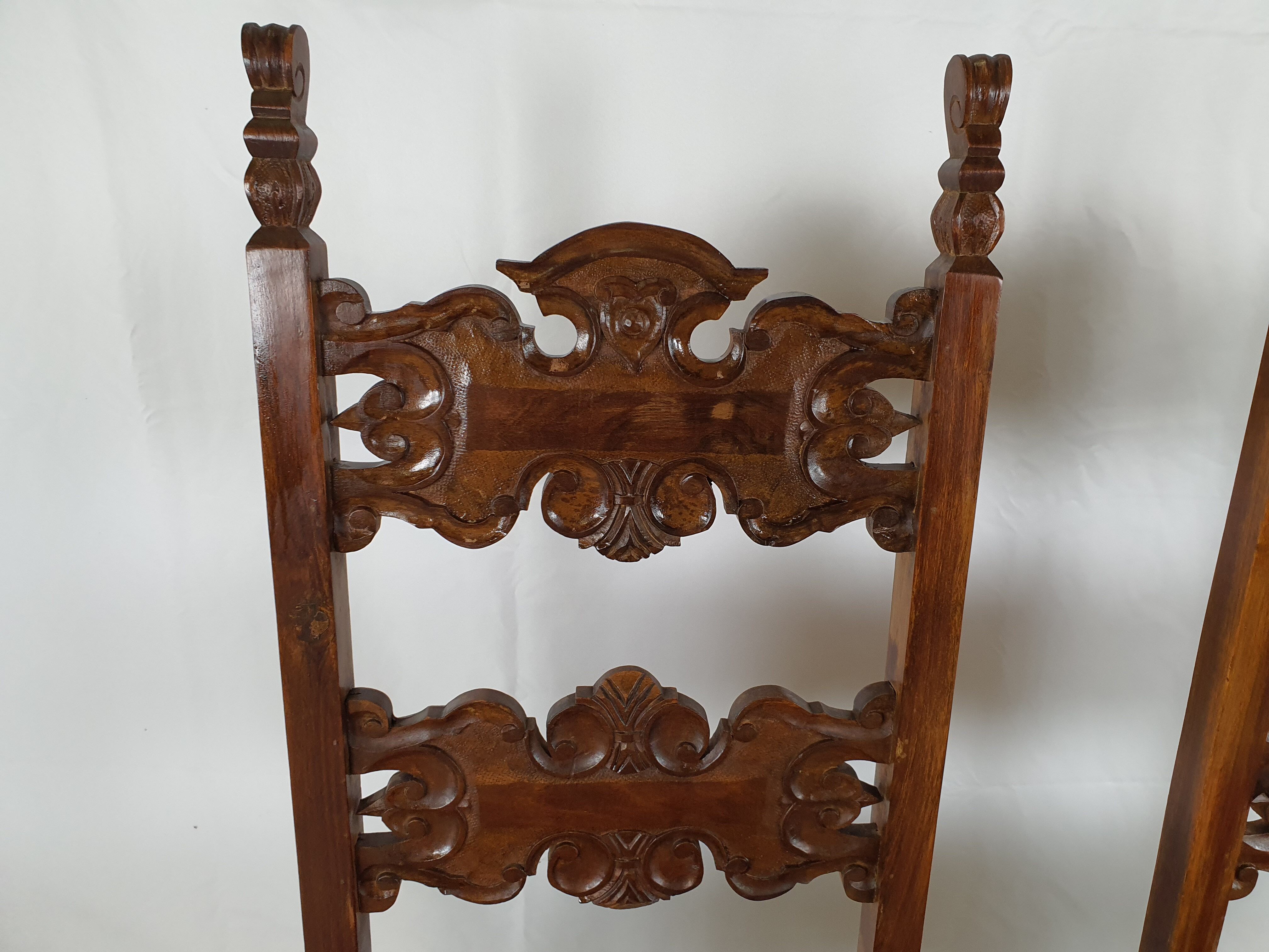 Pair of Renaissance chairs from the early 1900s
