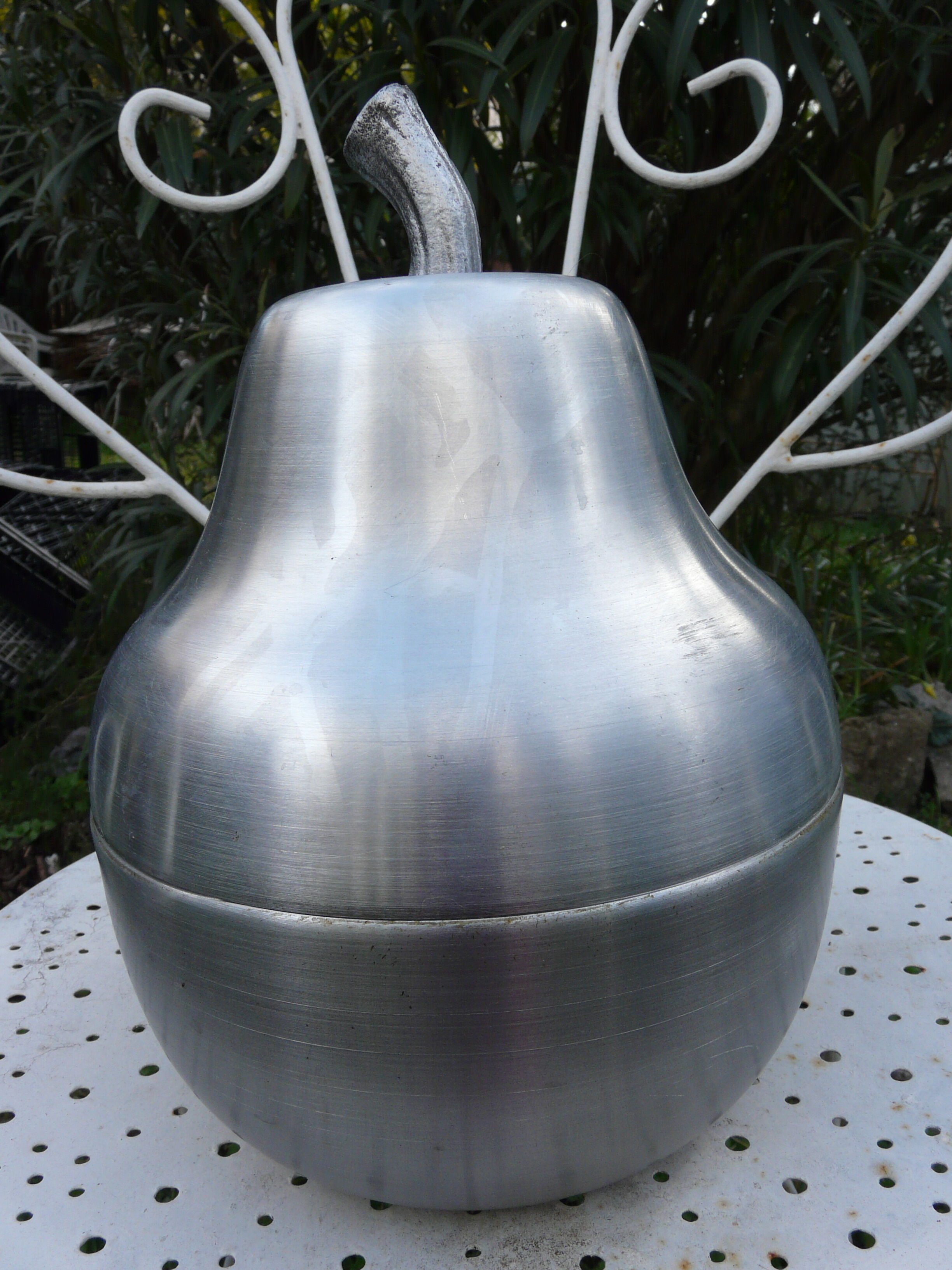 Metal pear ice bucket year 70