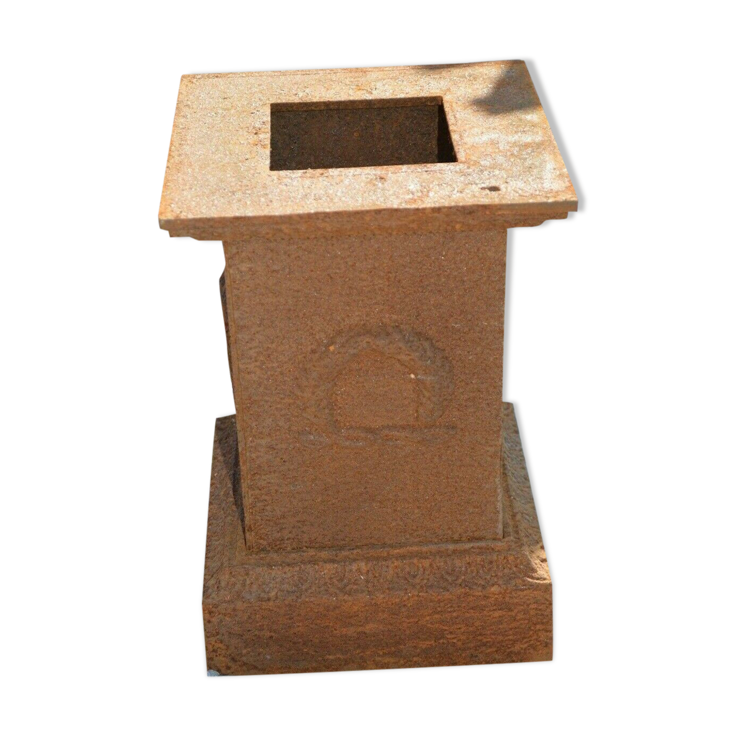 Cast iron base for medics or statue