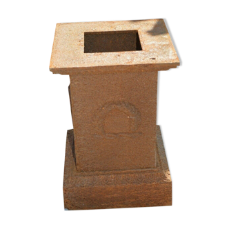 Cast iron base for medics or statue