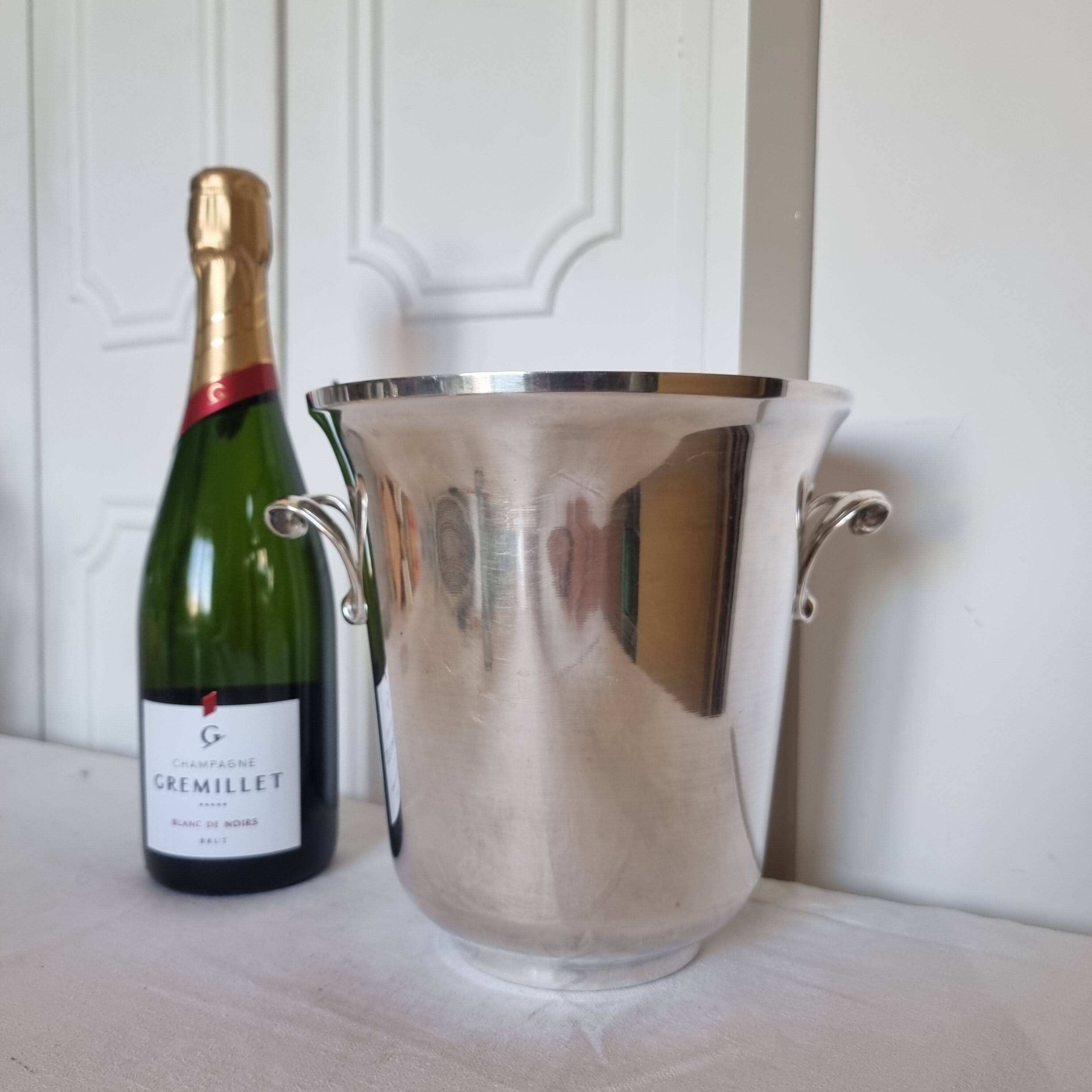 Elegant 1960s Art Deco silver-plated champagne bucket