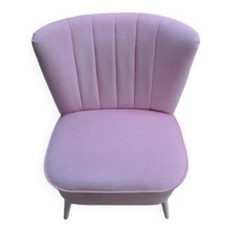 Mid-century cocktail chair in pink solid beech, 1950s compact fluted backrest.