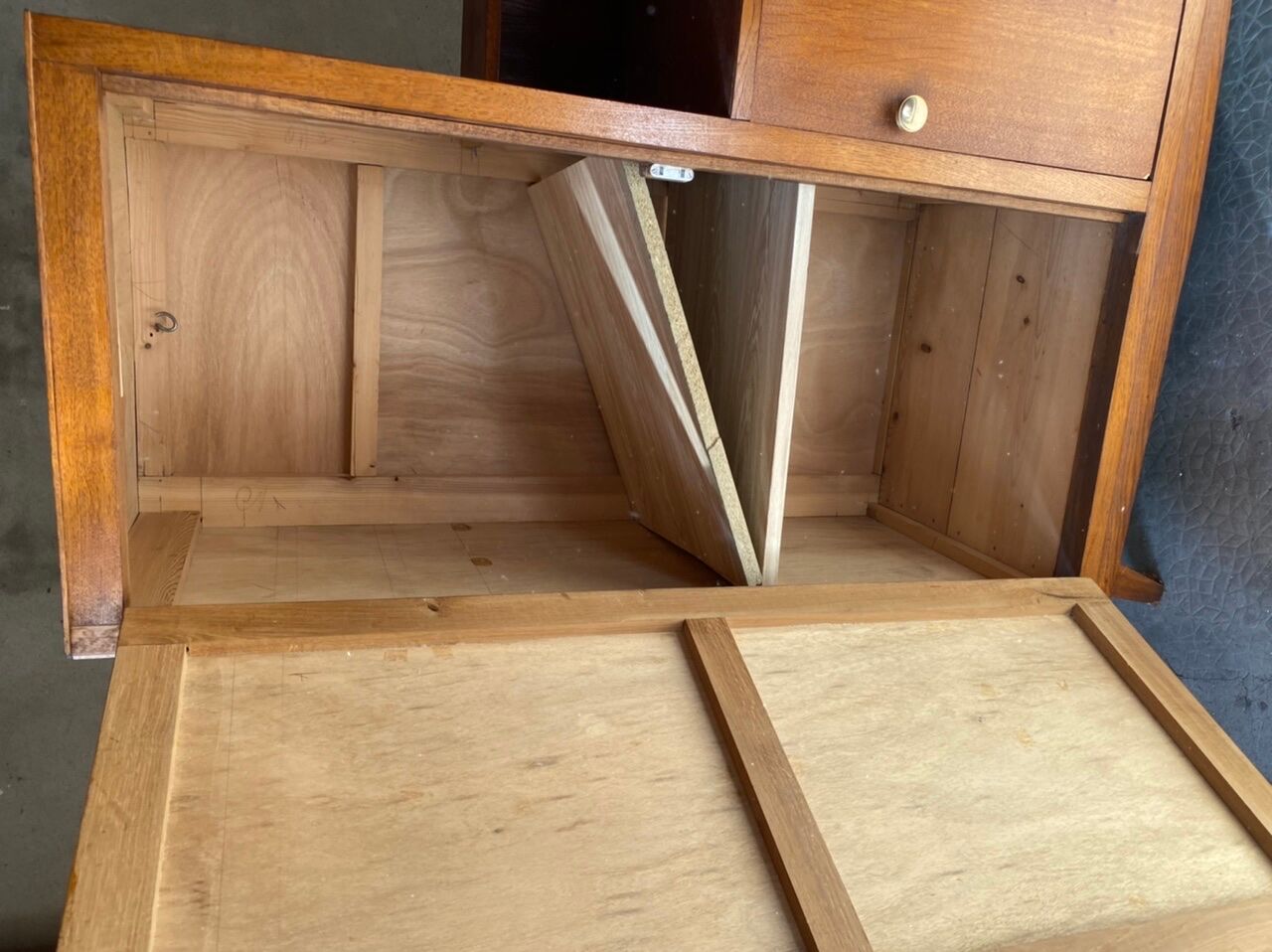 Asymmetrical cabinet