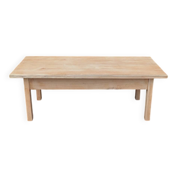 Coffee table in raw beech.