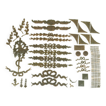 Éléments de décoration en laiton doré