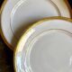 6 assiettes à dessert en porcelaine blanche et dorée