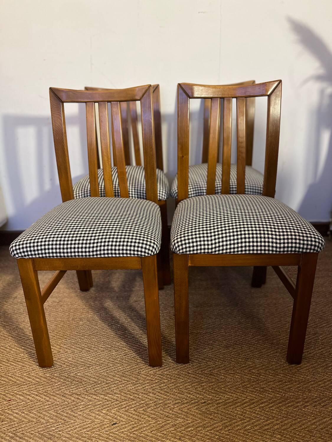 Set of 4 vintage wooden chairs