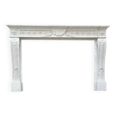Cheminée De Style Louis XVI En Marbre De Carrare Très Finement Sculptée Ver