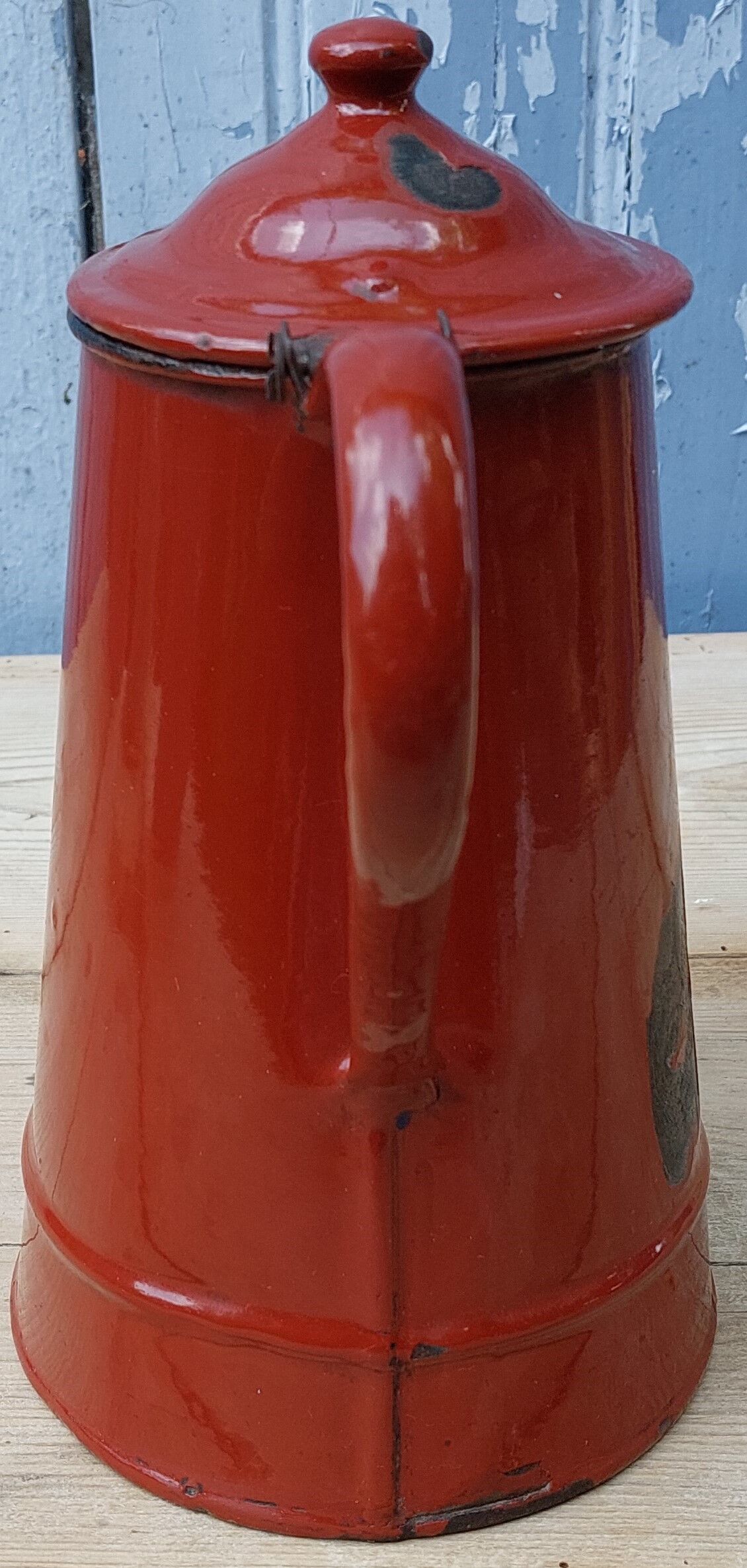 Brown enamelled coffee maker