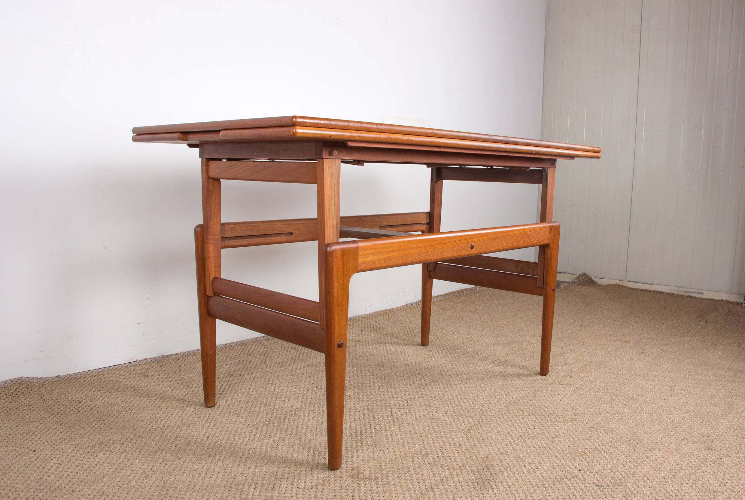 Table danoise monte et baisse en teck, 1960