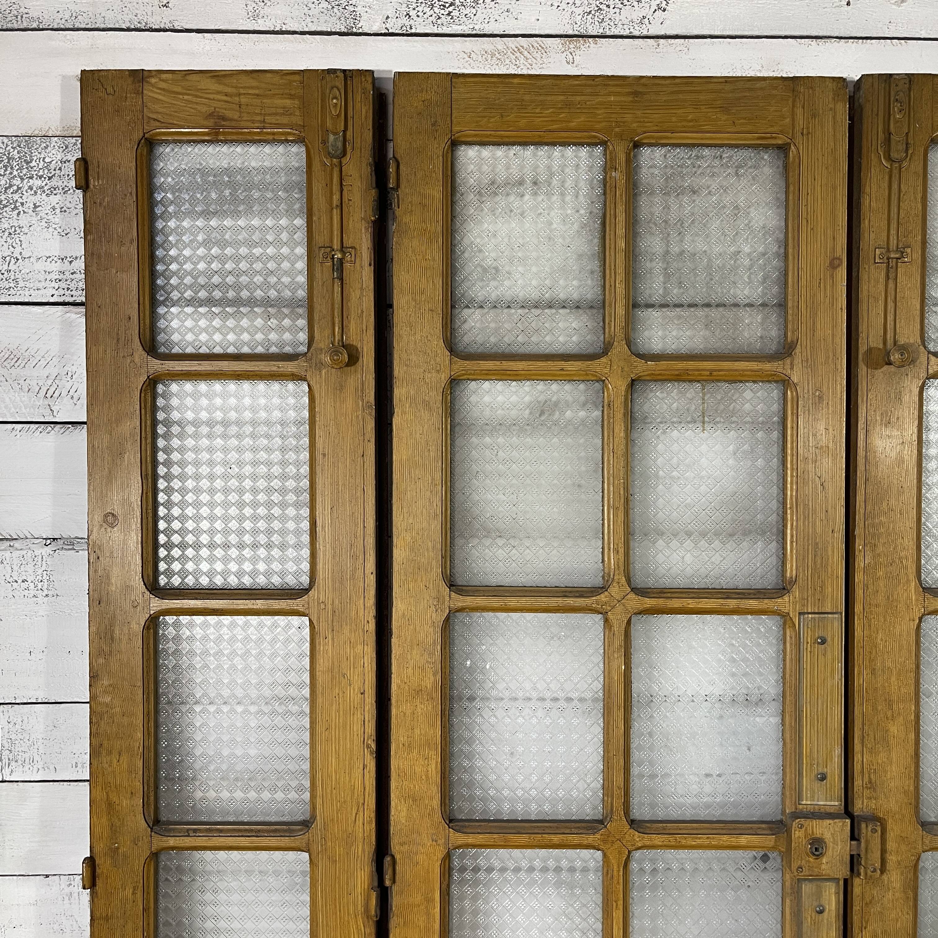 Four-leaf partition door