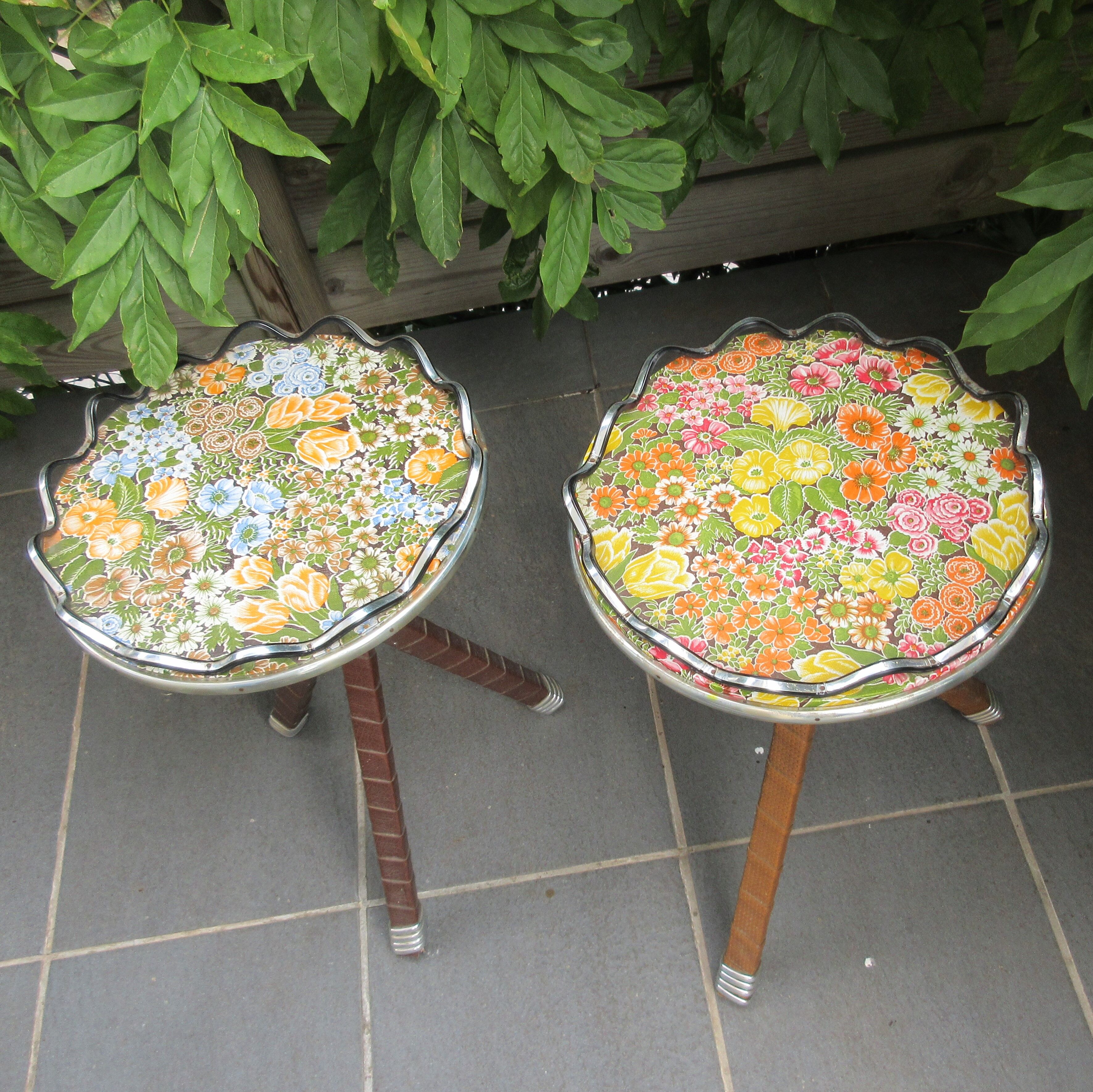 Selette / vintage plant holders tripod floral pattern