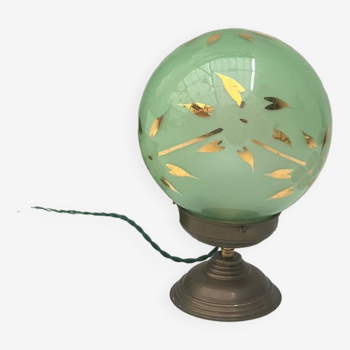 Lampe à poser globe en opaline verte
