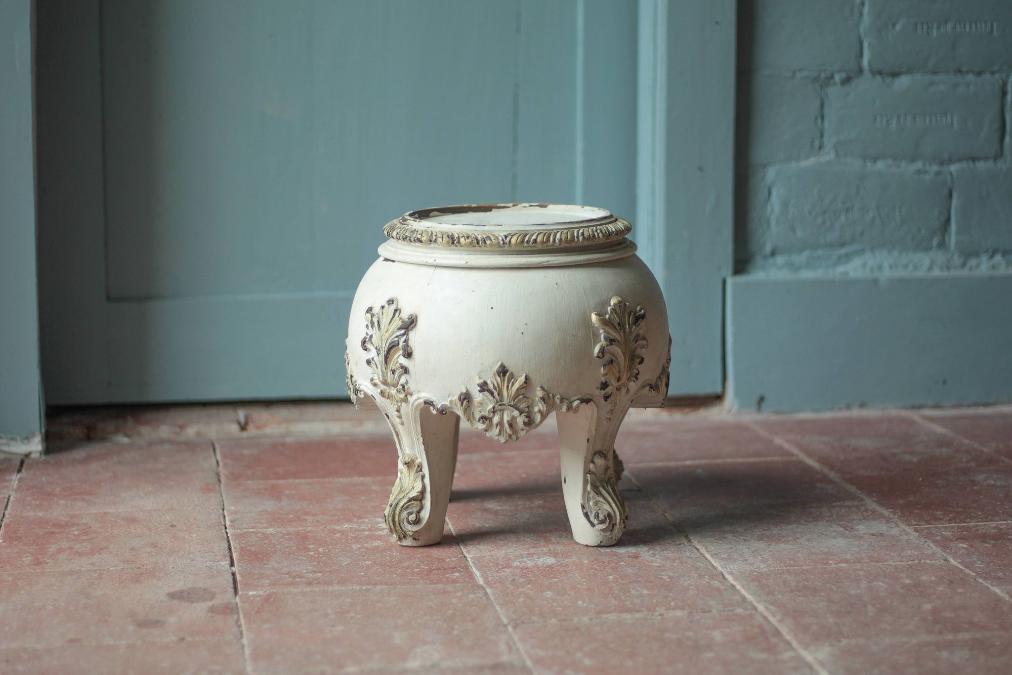 Solid wood plant stand with Louis XV style palm leaf motifs.