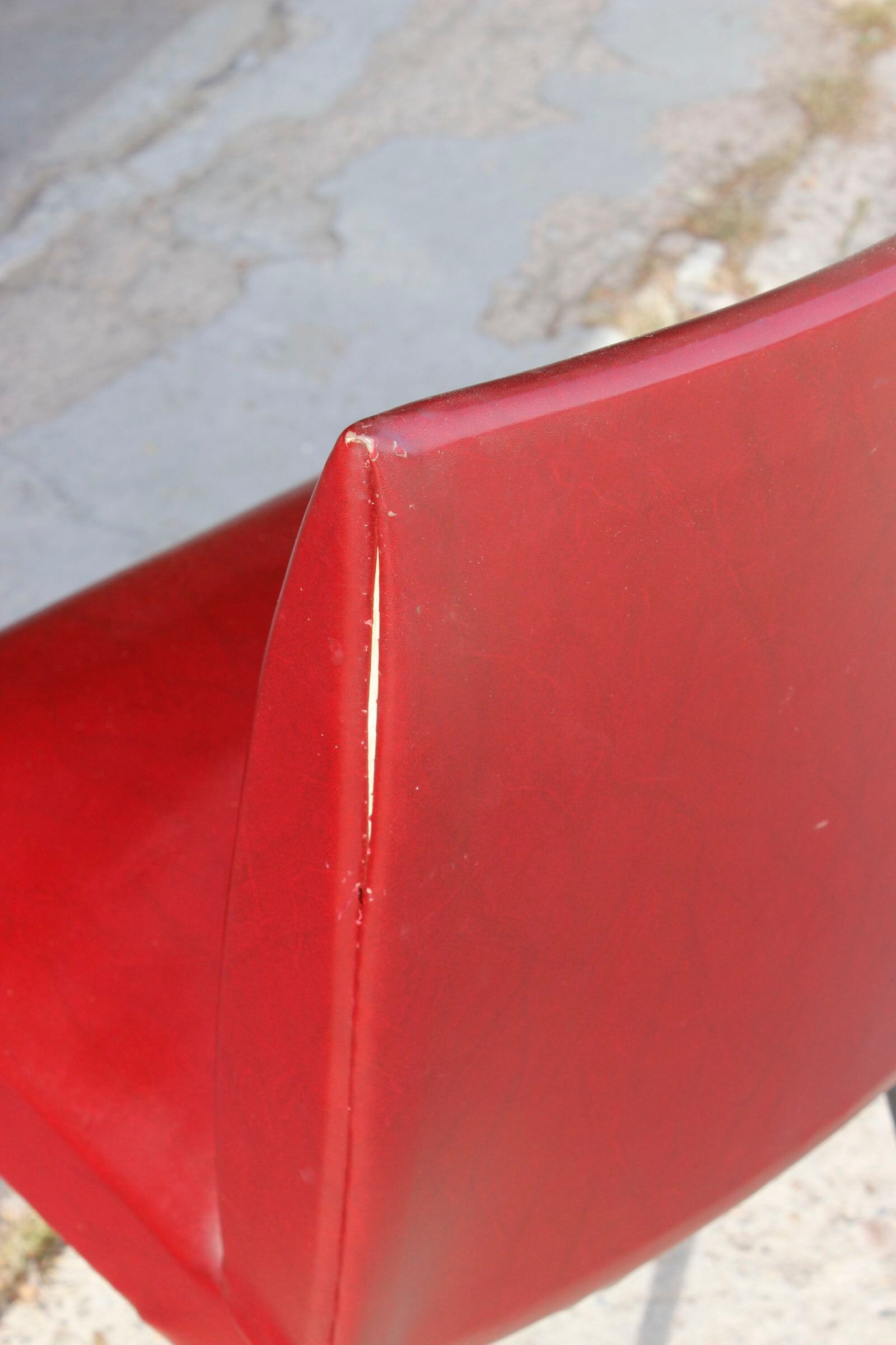 Chaise acier & skaï bordeaux années 50