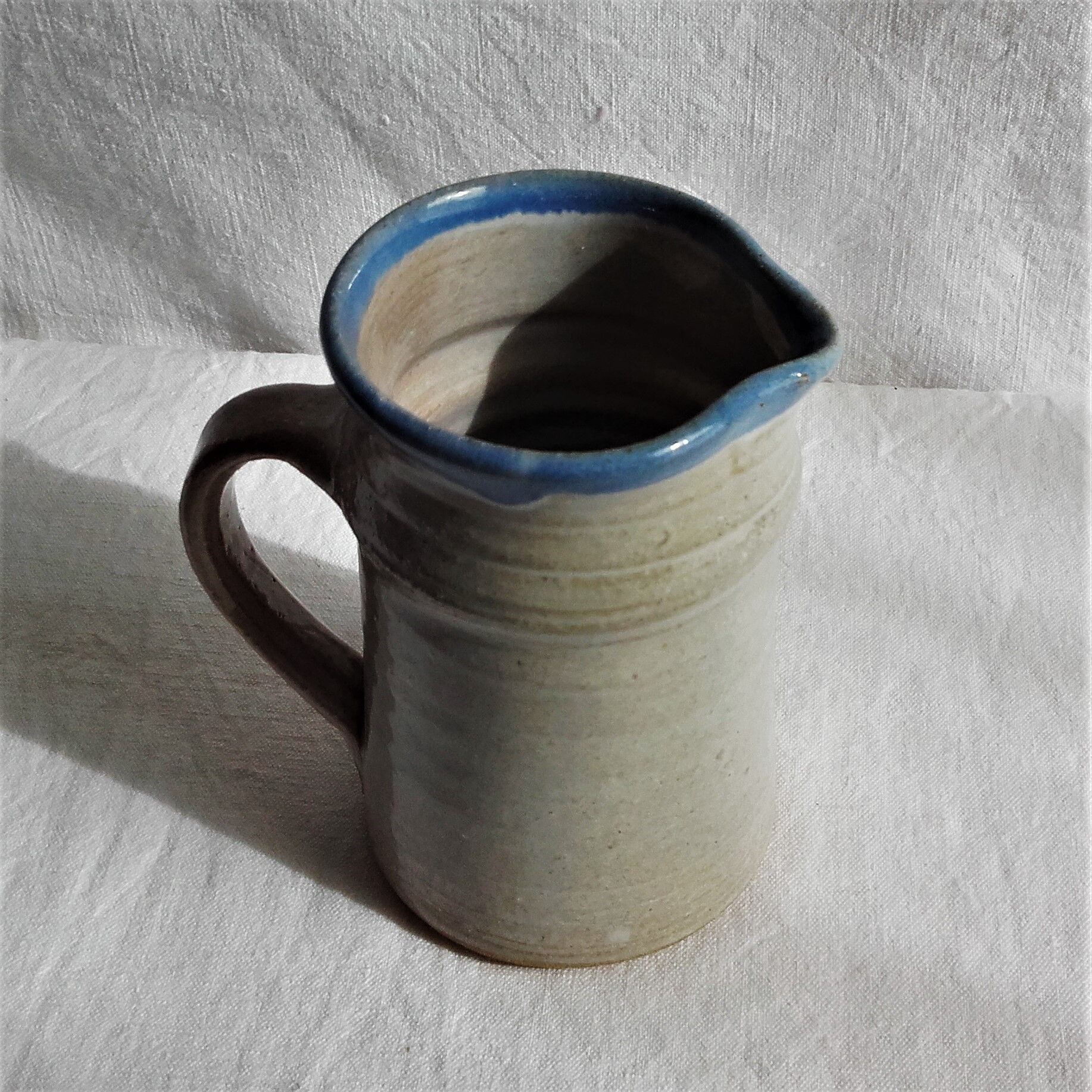 Enamelled ceramic milk pot