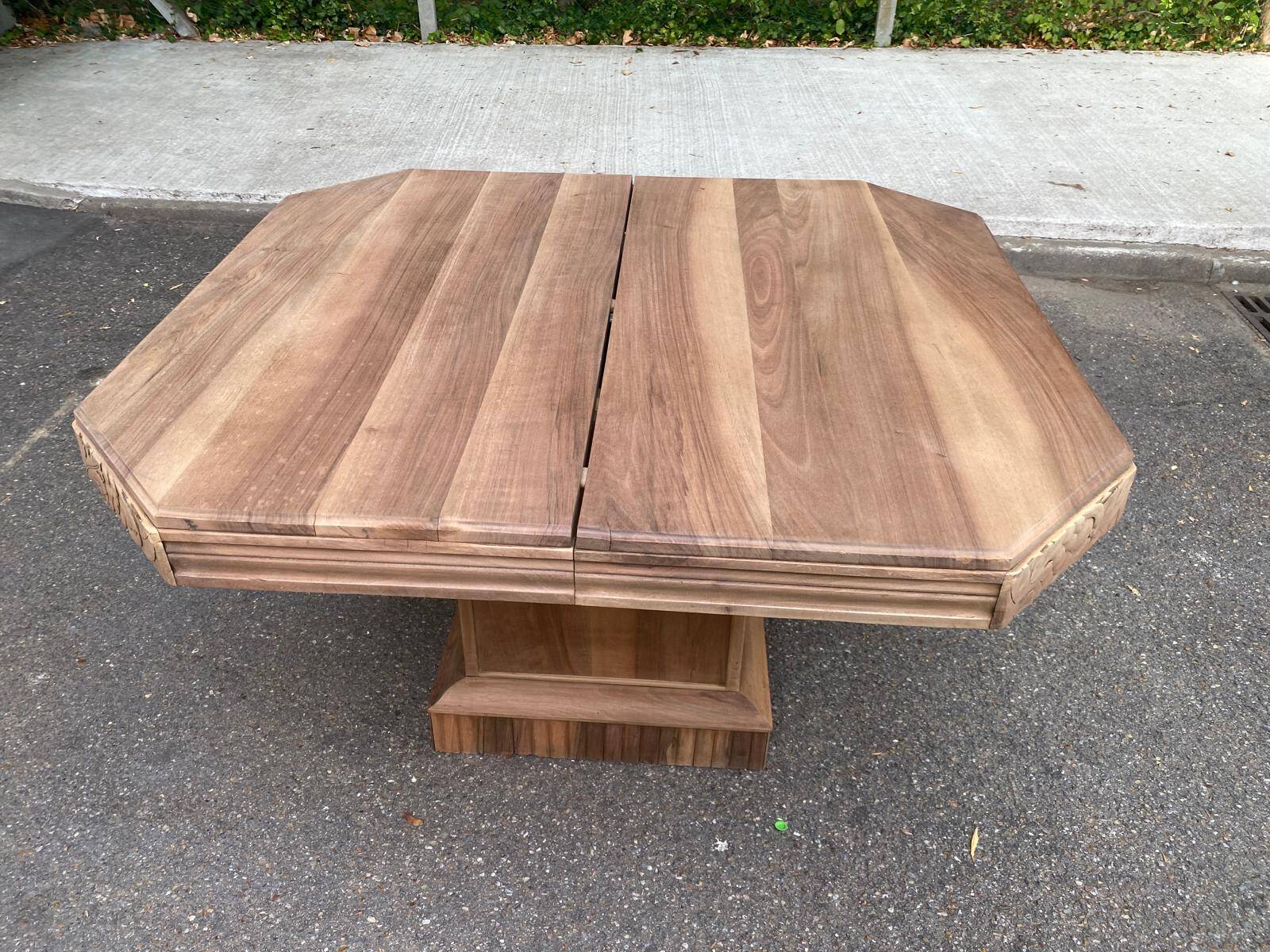 Art Deco extendable dining table renovated in solid walnut with a central leg 193.