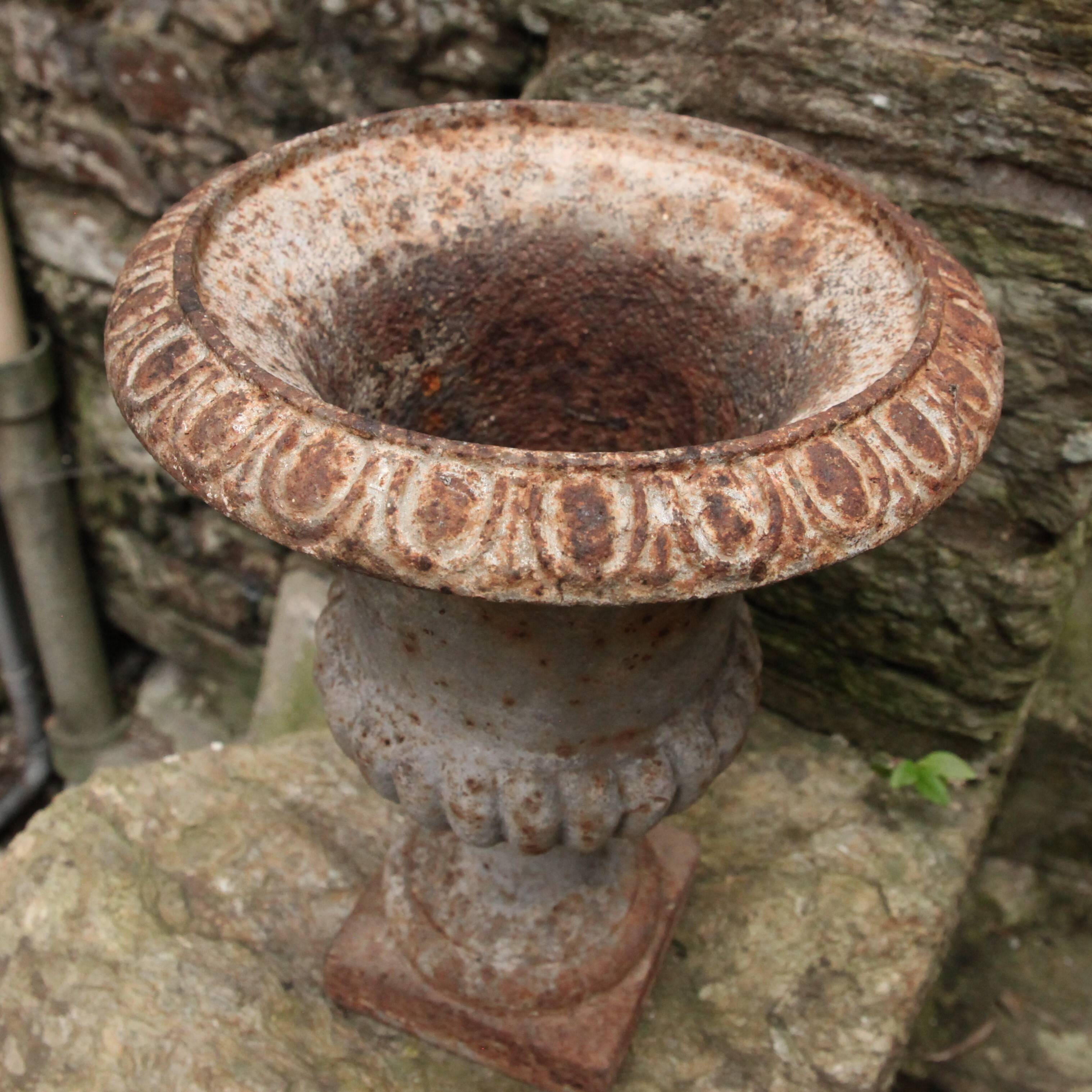 Vase Medicis en fonte