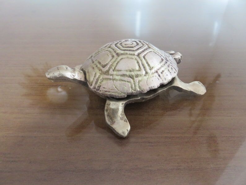 Ashtray " turtle " in brass 70s