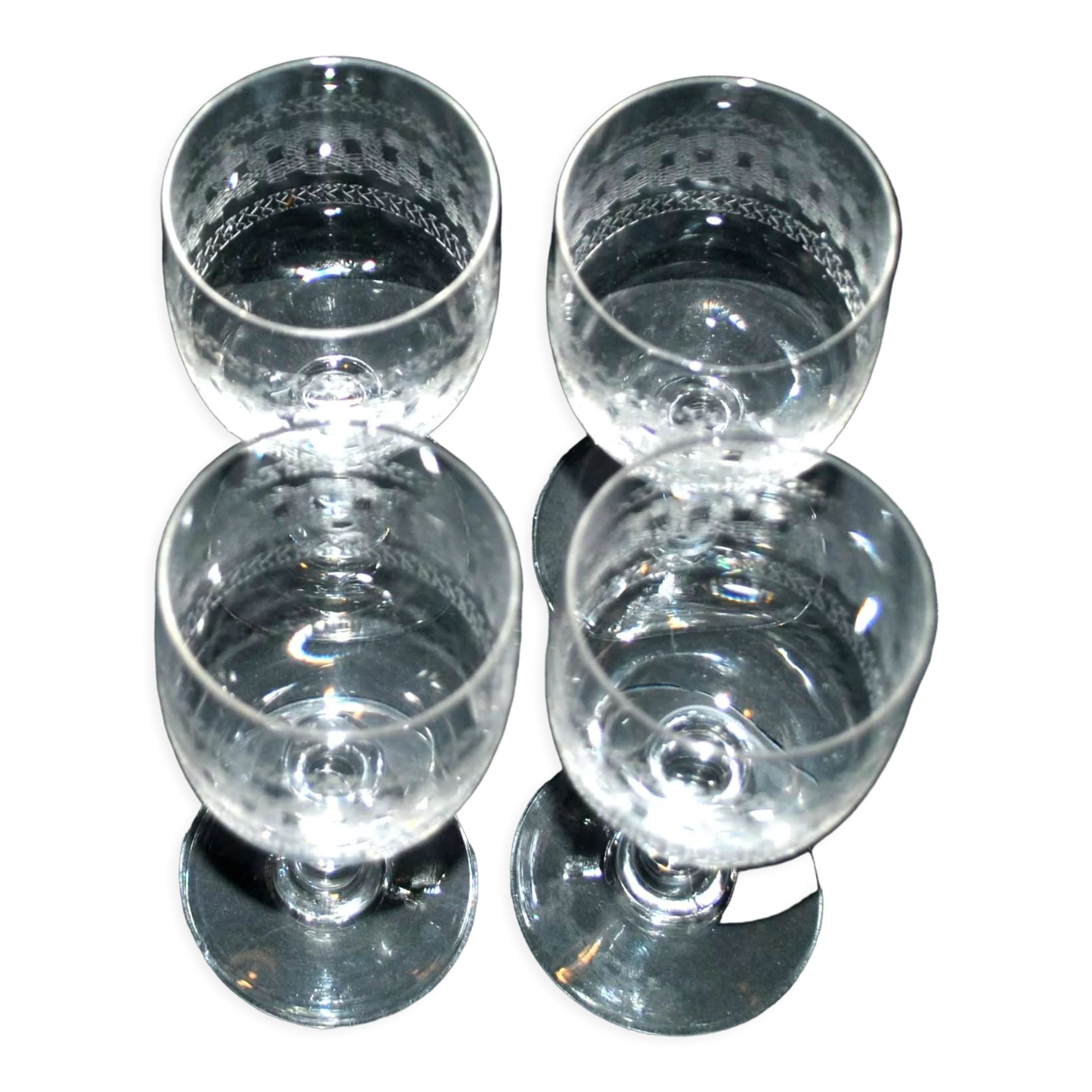 Set of 4 glasses with stem in acid-engraved crystal in pantogravure - guilloche volutes 11cm