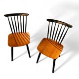 Set of 2 spindle back dining chairs, curved seating, teak wood seat, 1960s, Pastoe Holland, 1970s